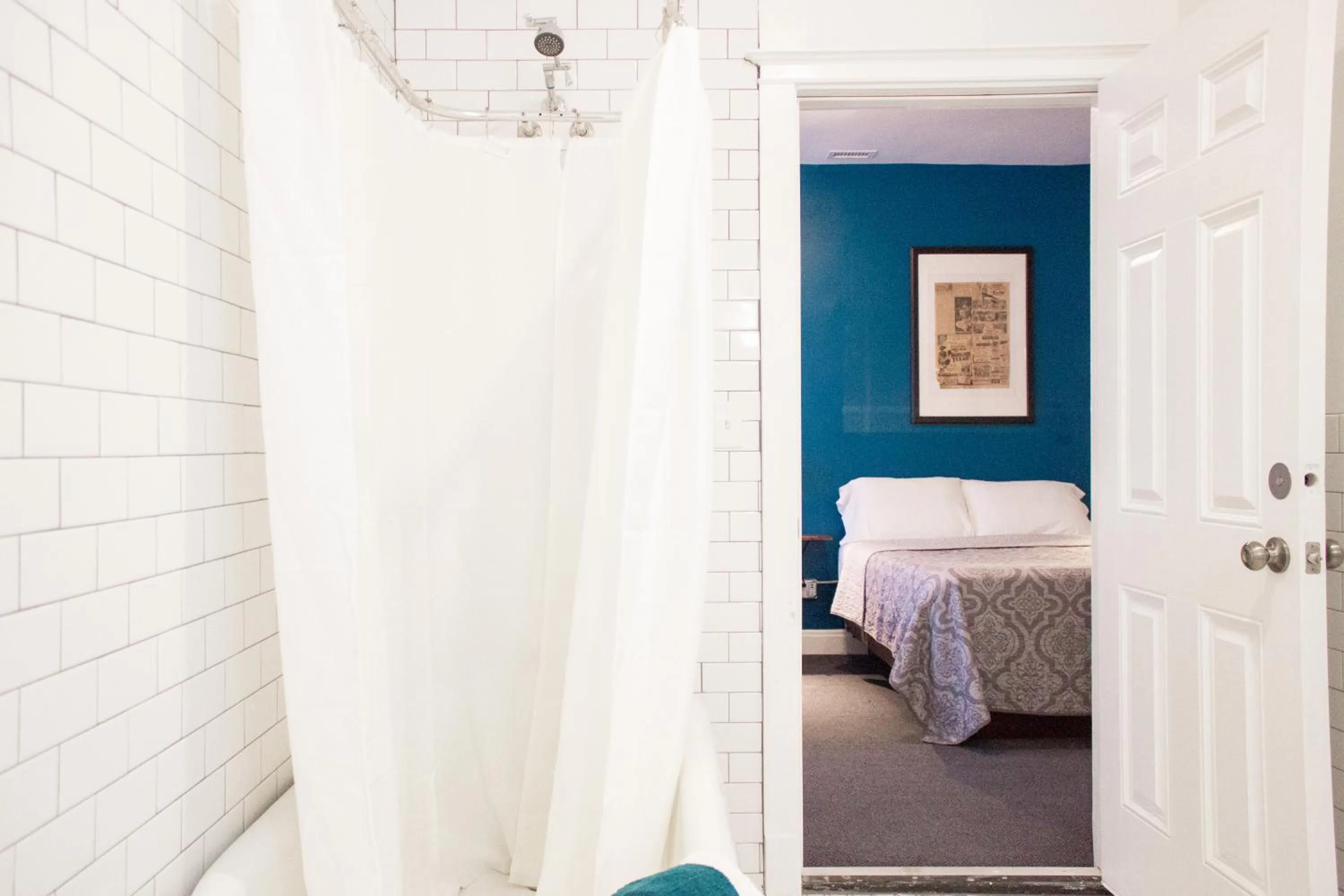 Bathroom, Bed in 11th Avenue Hostel