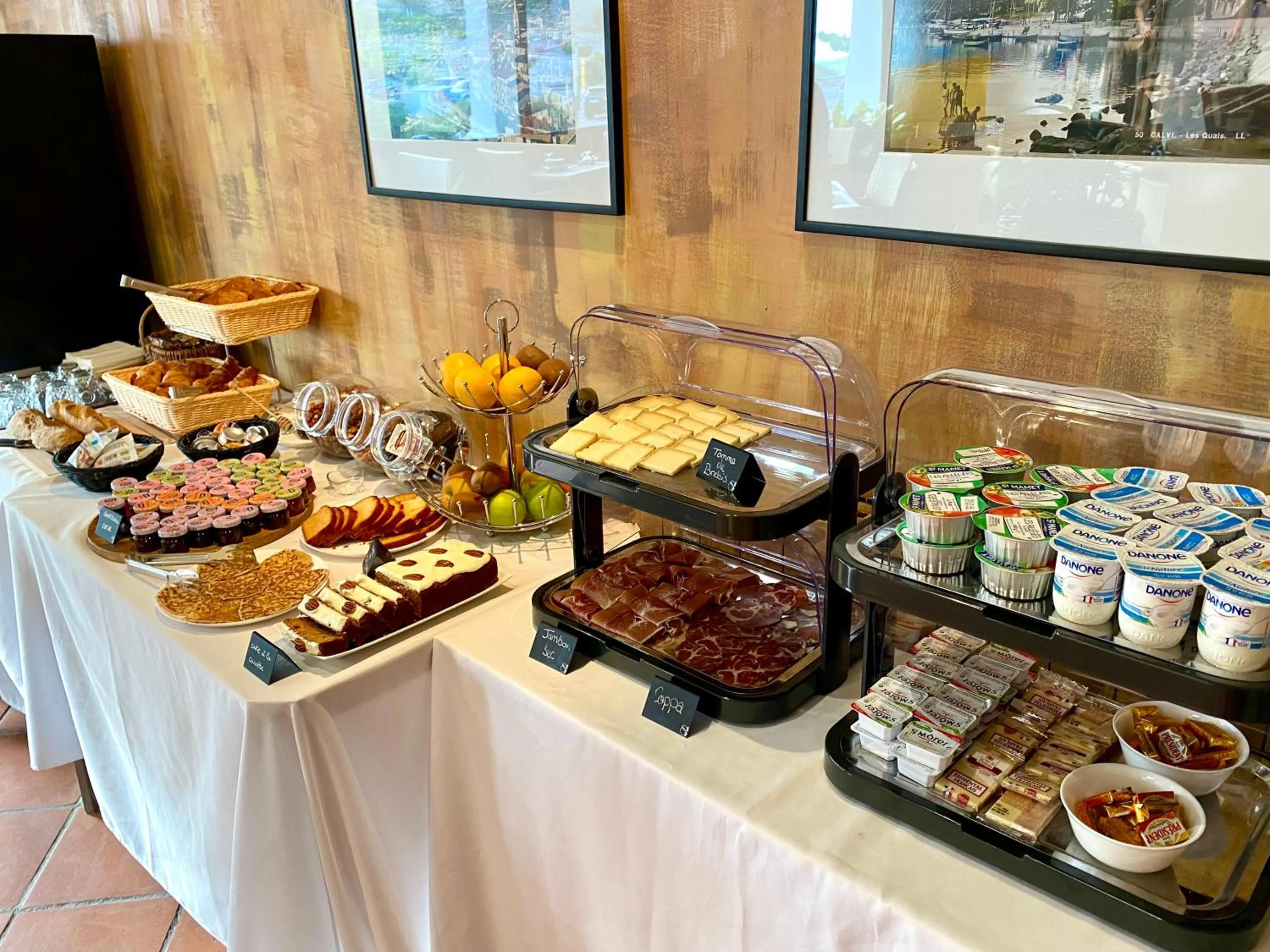 Buffet breakfast in Hotel Belvedere