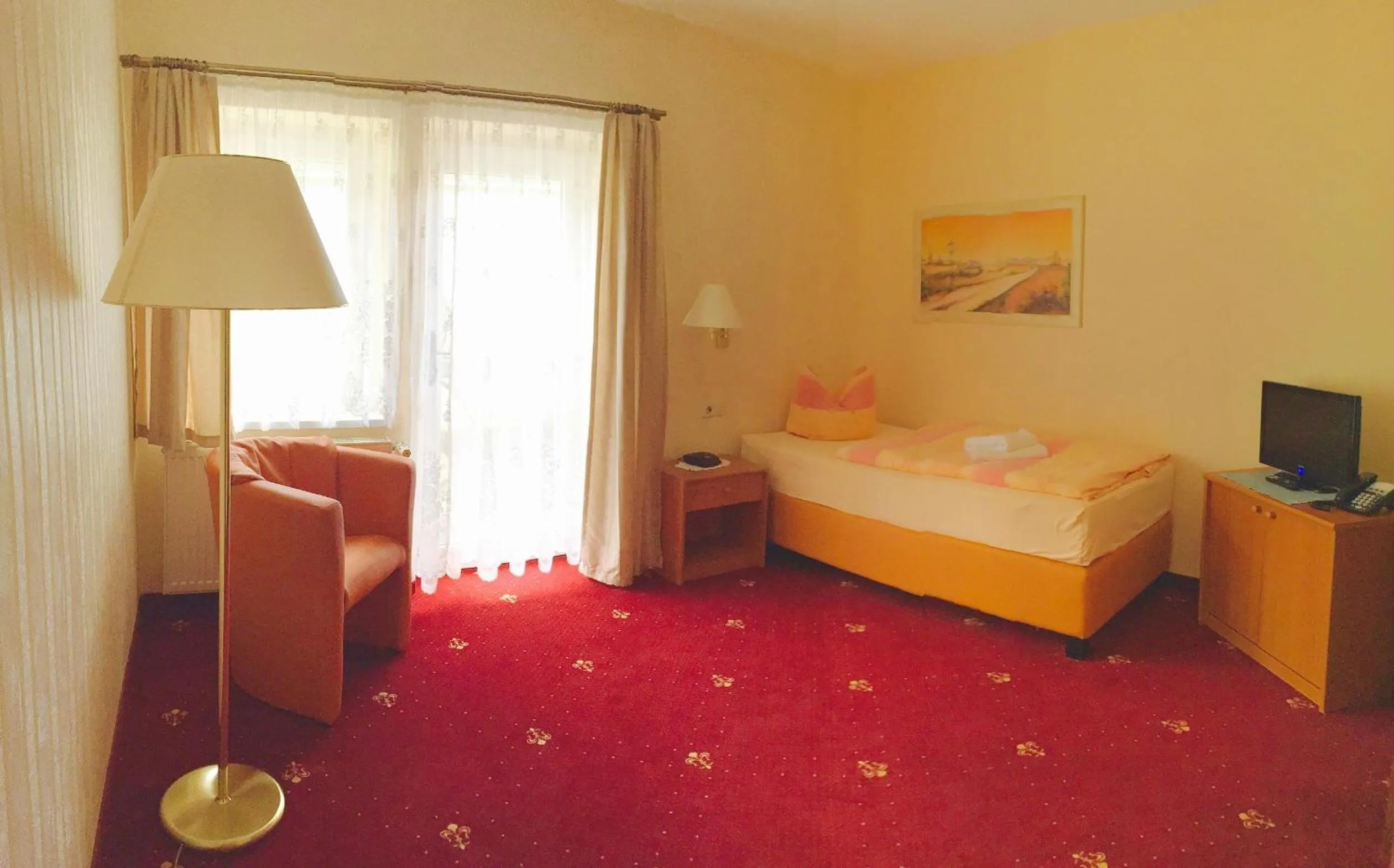 Photo of the whole room, Bed in Hotel & Pension Villa Camenz