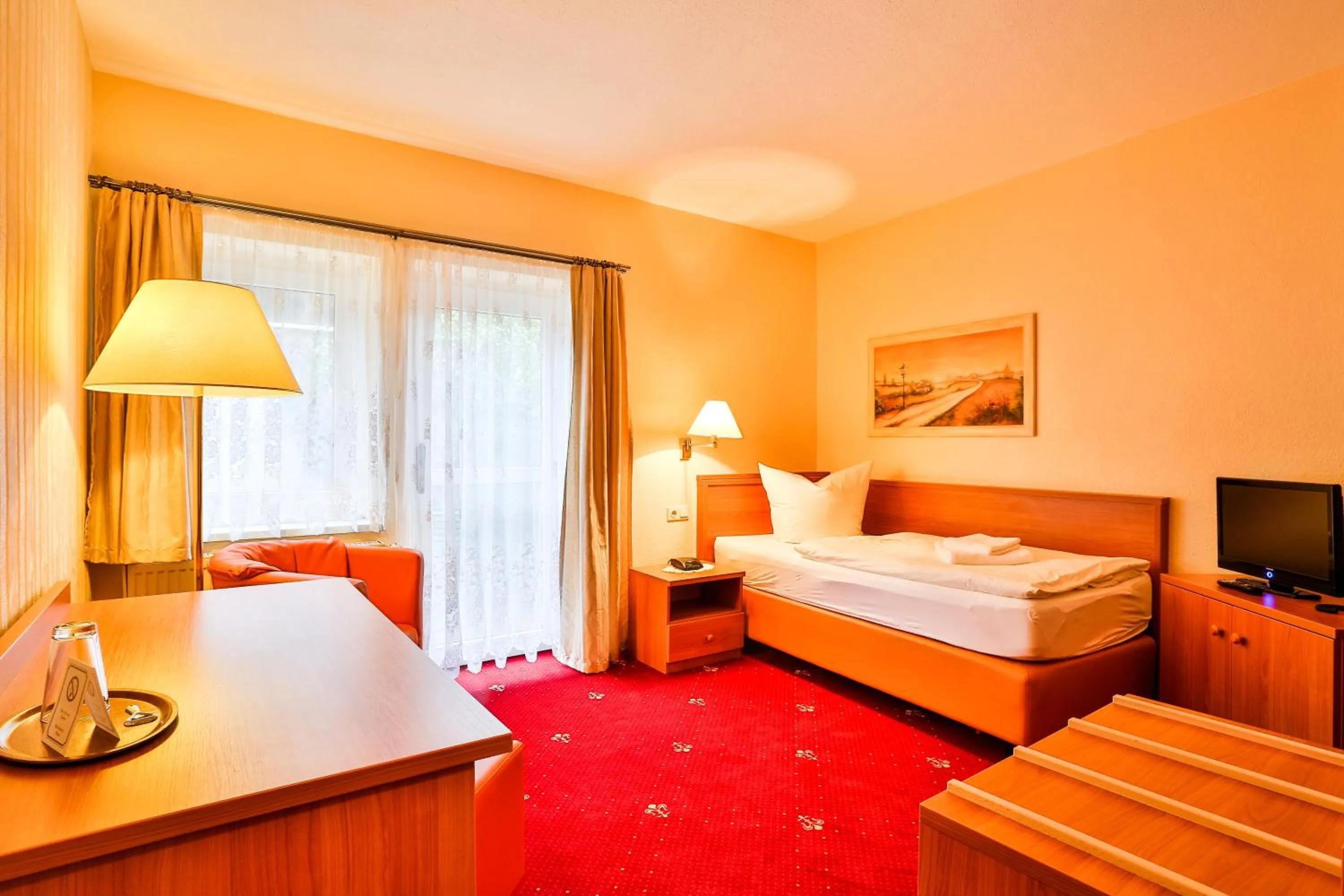 Photo of the whole room, Bed in Hotel & Pension Villa Camenz