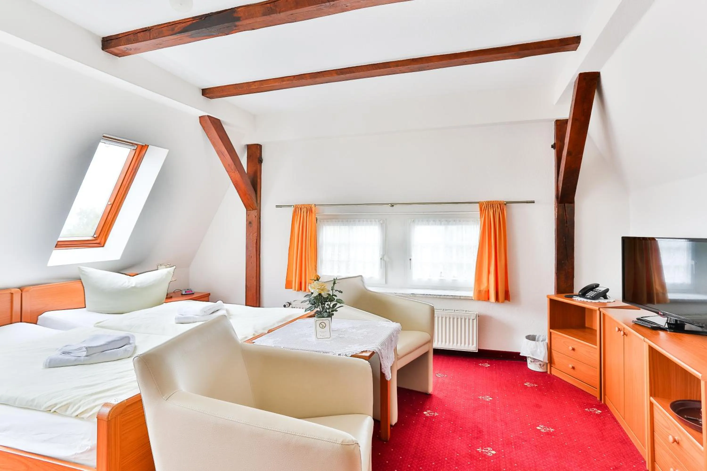 Photo of the whole room, Bed in Hotel & Pension Villa Camenz