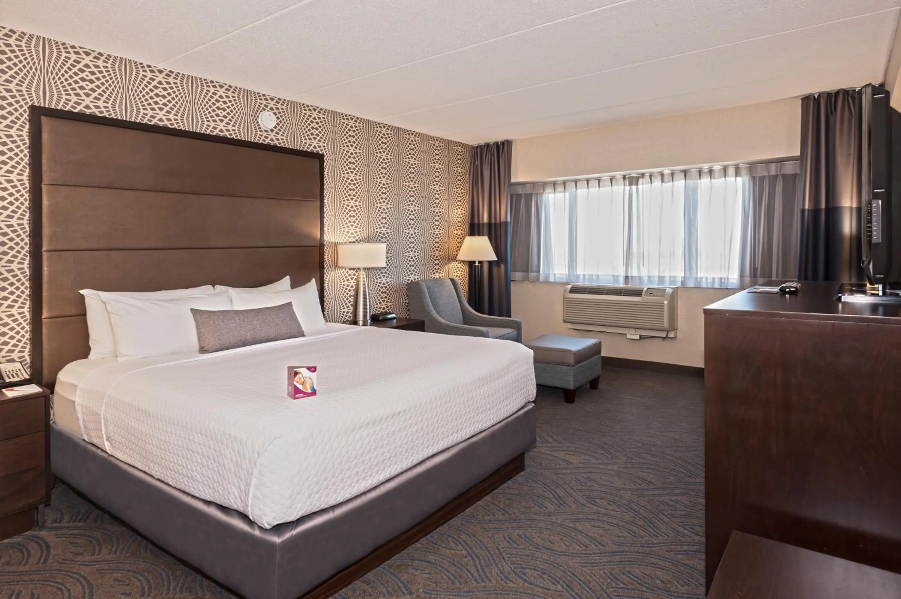 Photo of the whole room, Bed in Crowne Plaza Suites MSP Airport - Mall of America by IHG