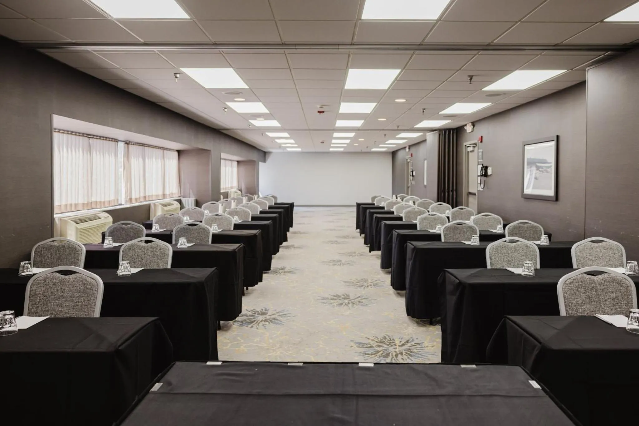 Meeting/conference room in Crowne Plaza Suites MSP Airport - Mall of America by IHG