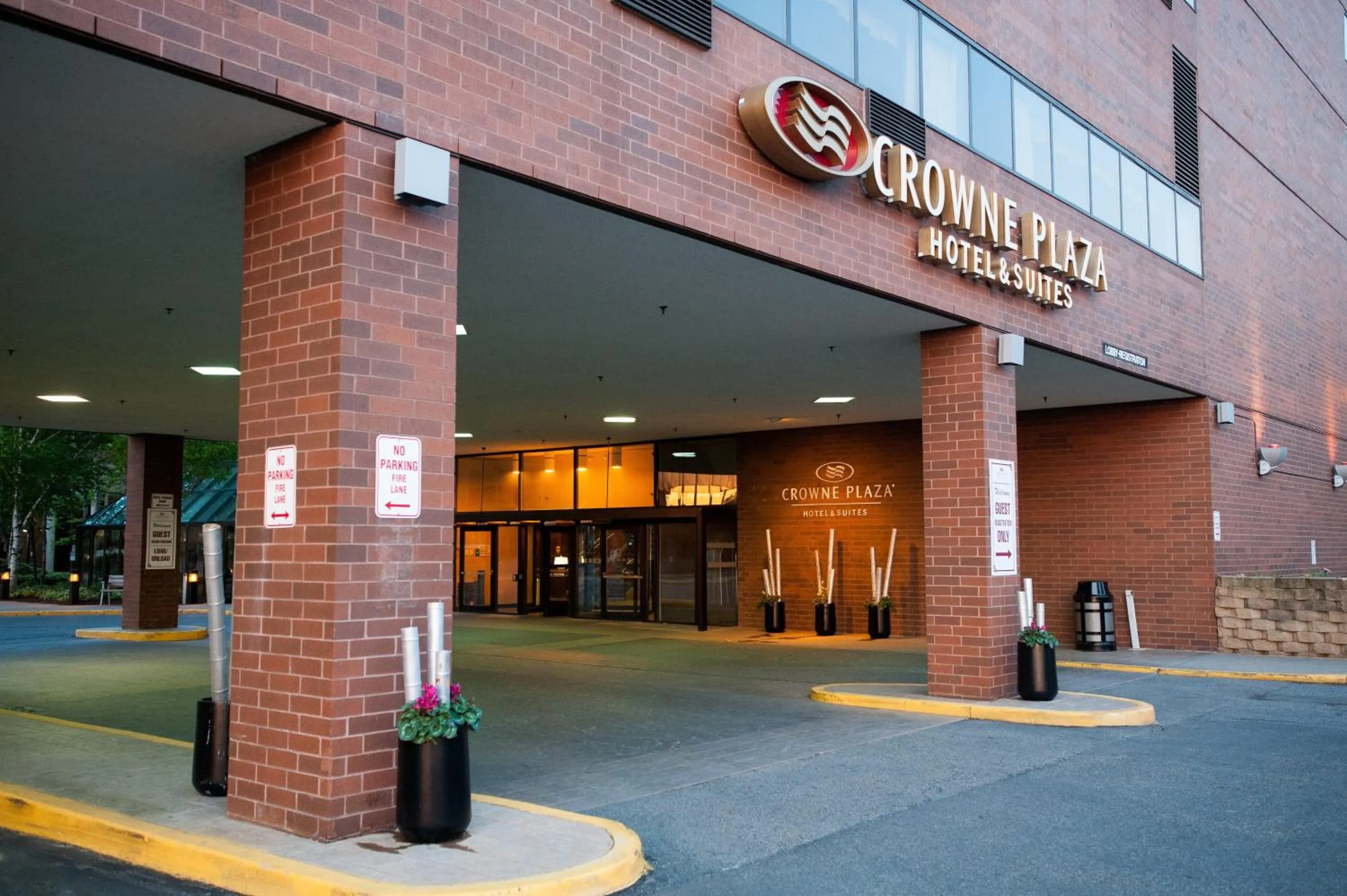 Property building in Crowne Plaza Suites MSP Airport - Mall of America by IHG