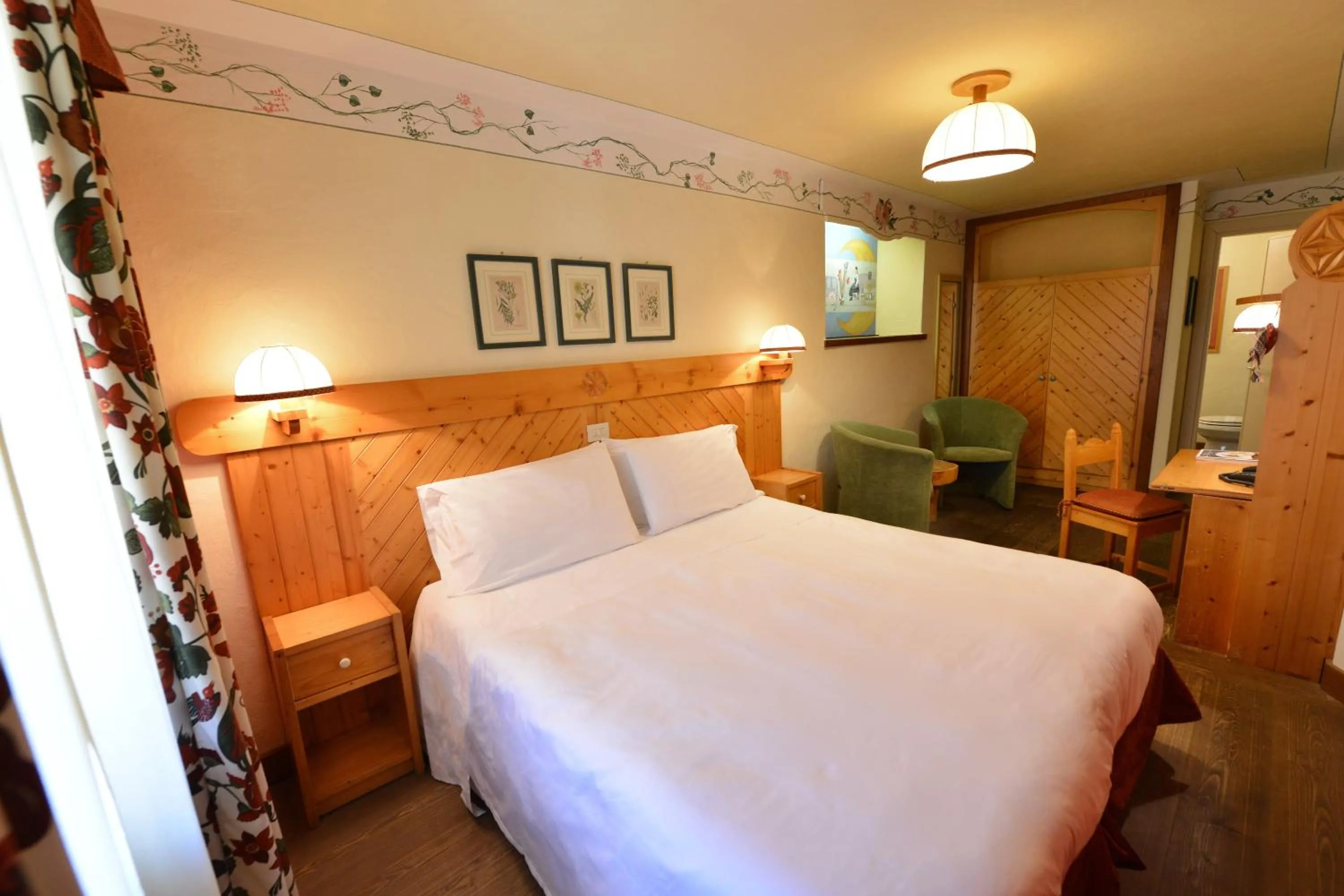 Photo of the whole room, Bed in Hotel Du Grand Paradis - 1899 Auberge Boutique