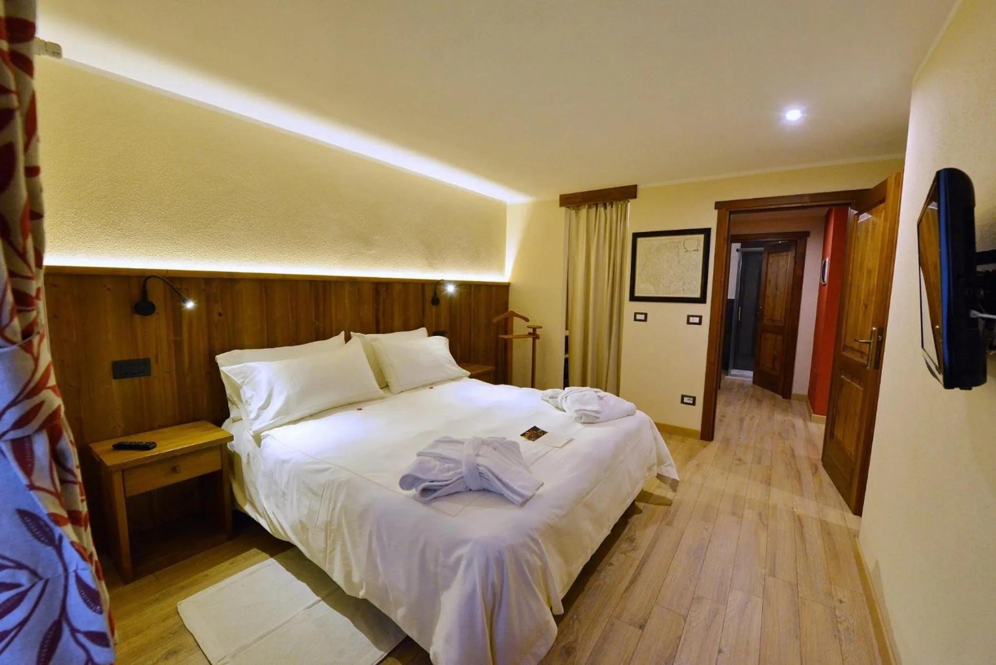 Bed in Hotel Du Grand Paradis - 1899 Auberge Boutique