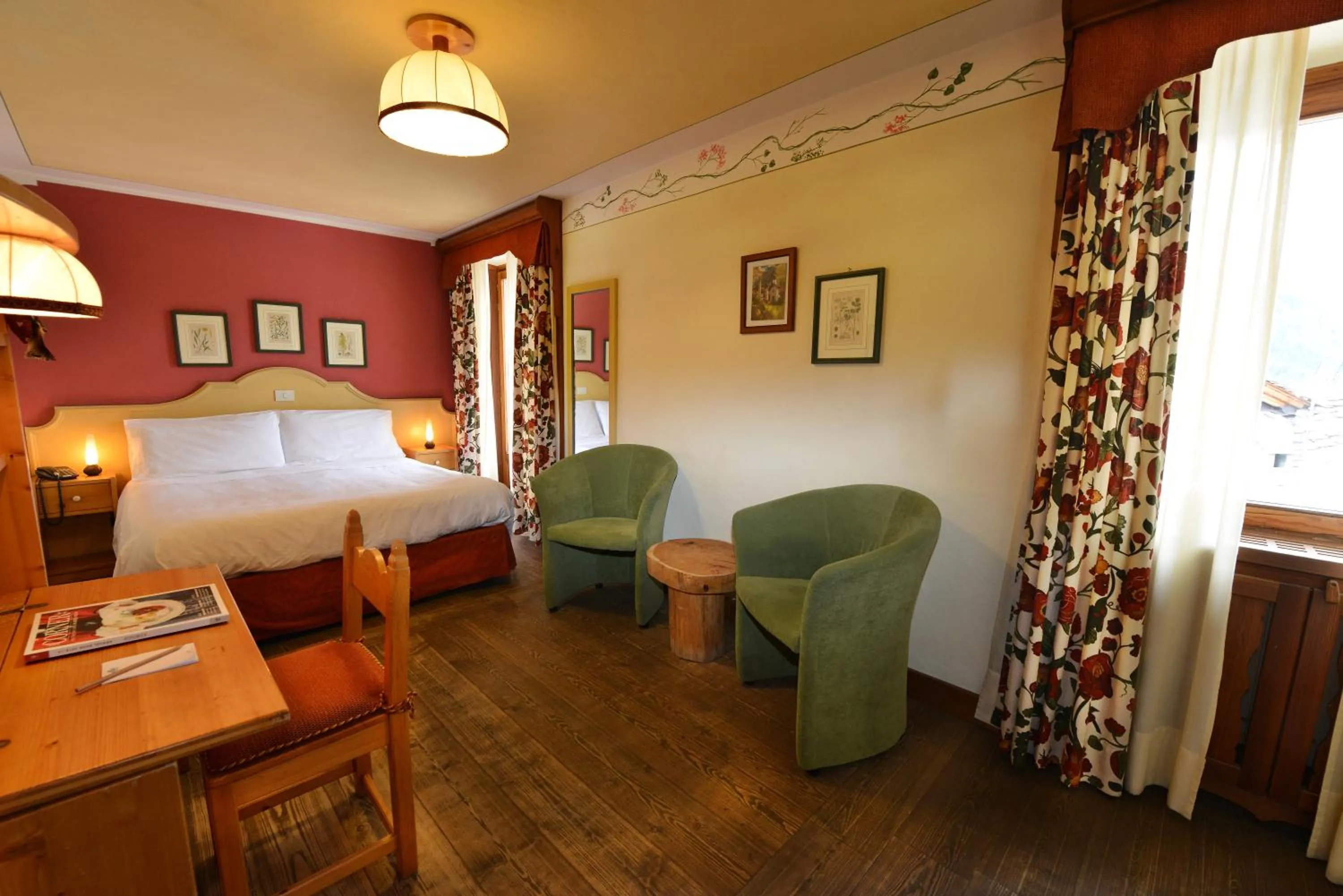 Bed in Hotel Du Grand Paradis - 1899 Auberge Boutique