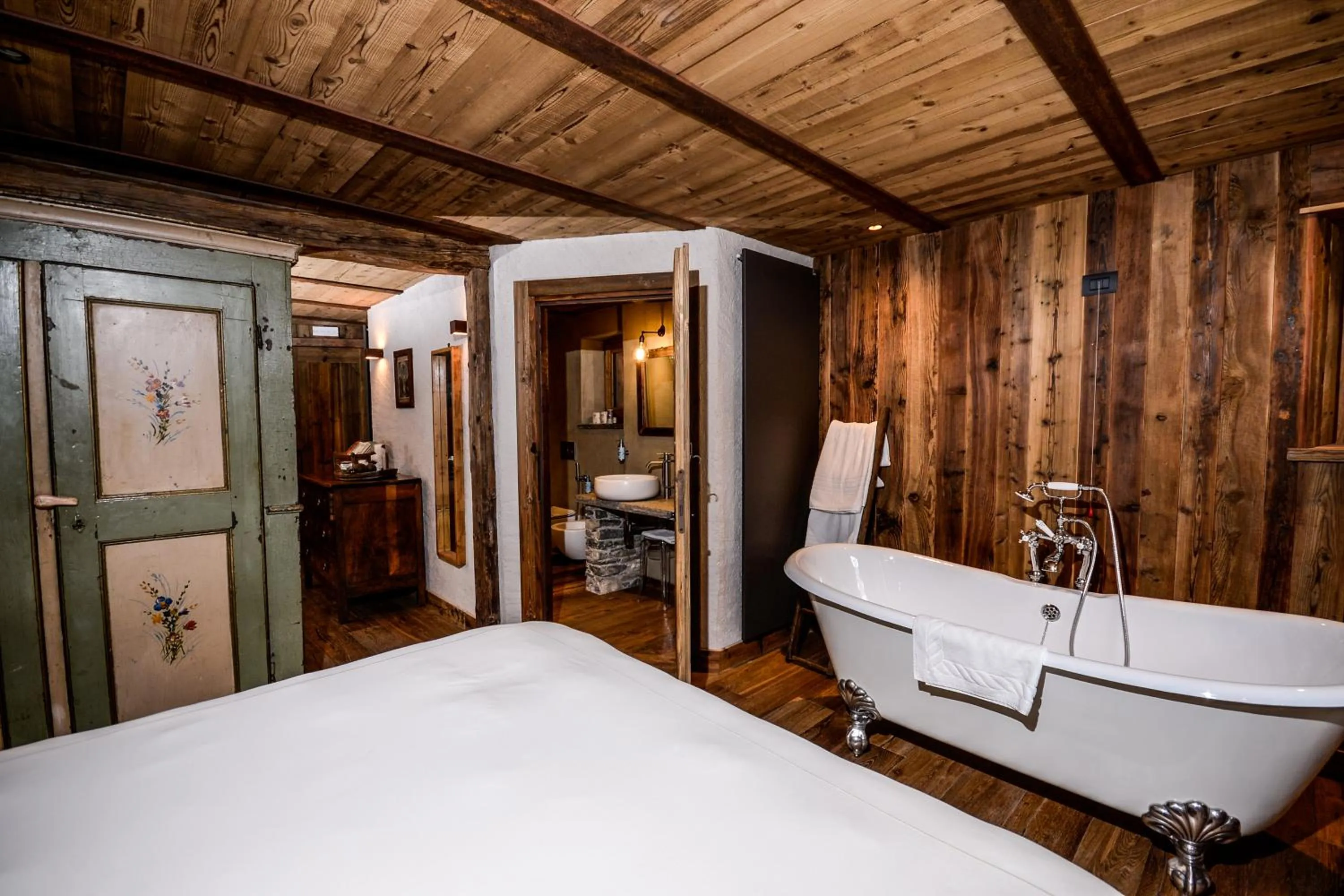 Photo of the whole room, Bed in Hotel Du Grand Paradis - 1899 Auberge Boutique
