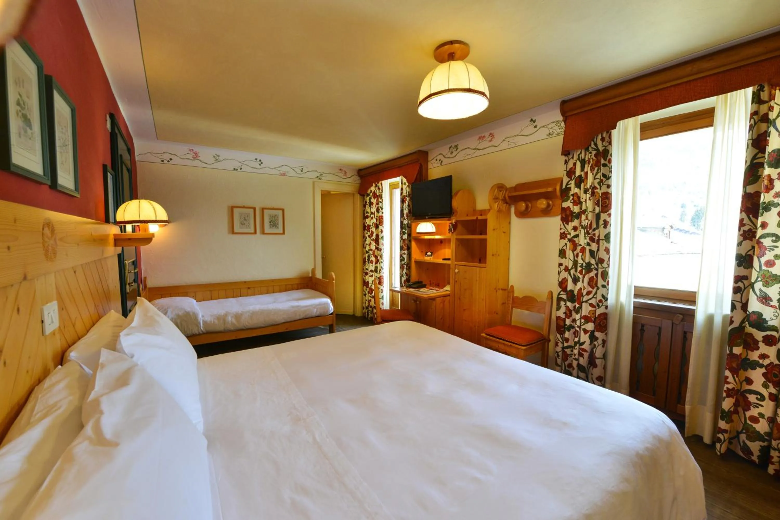 Bed in Hotel Du Grand Paradis - 1899 Auberge Boutique