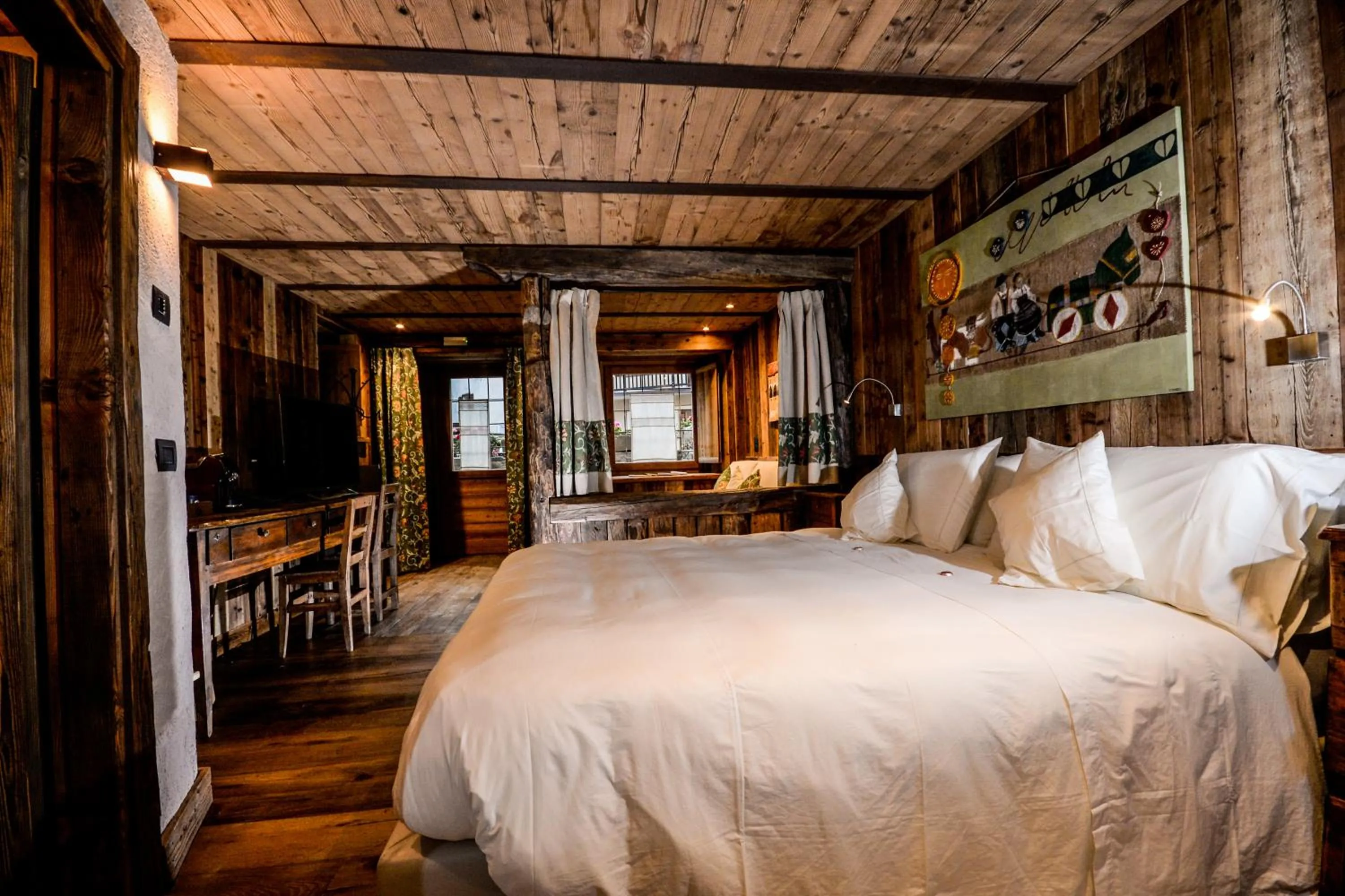 Photo of the whole room, Bed in Hotel Du Grand Paradis - 1899 Auberge Boutique