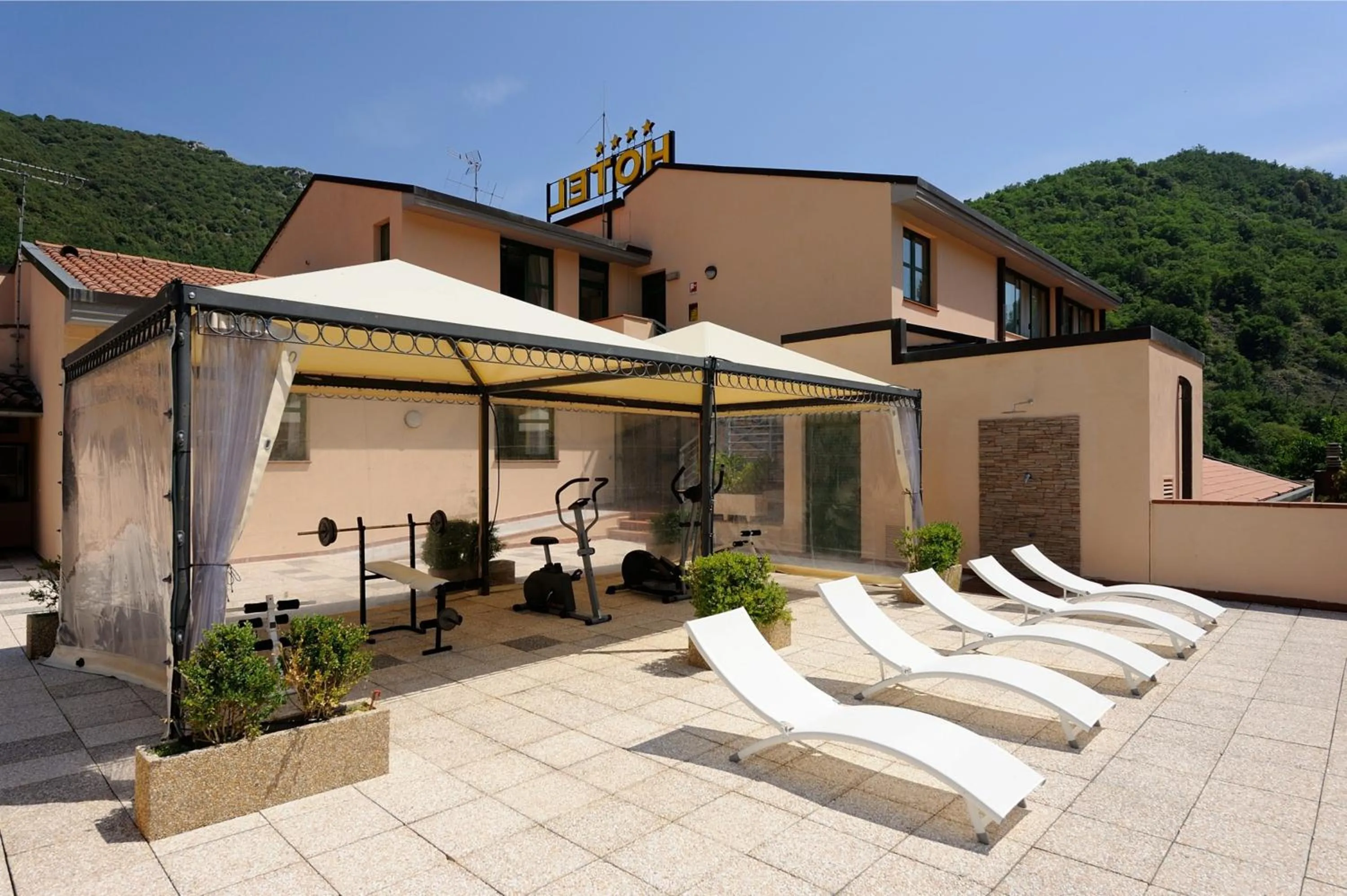 Solarium in Guesia Village Hotel e Spa