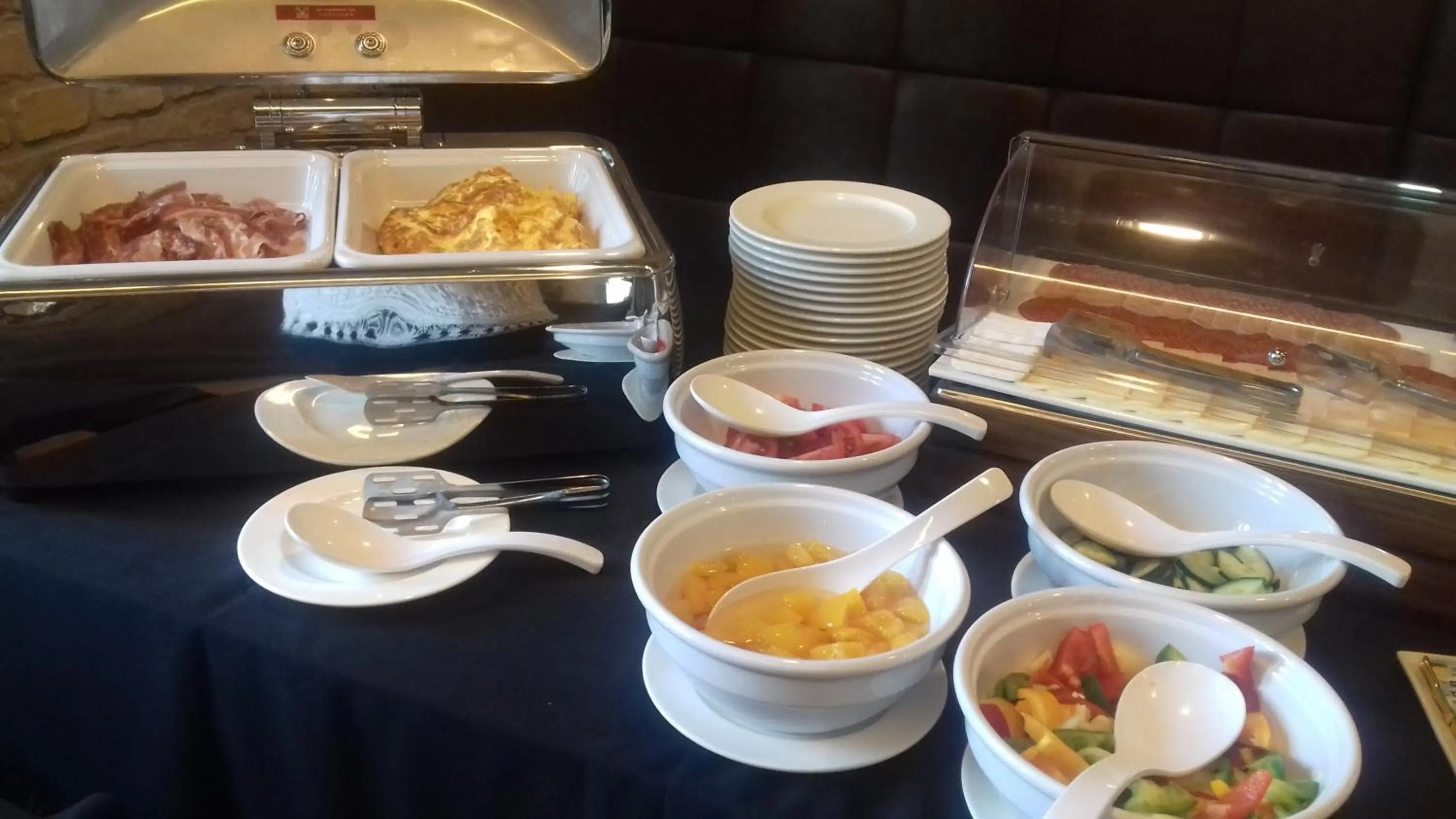 Breakfast in Fenyves Yacht Club Superior