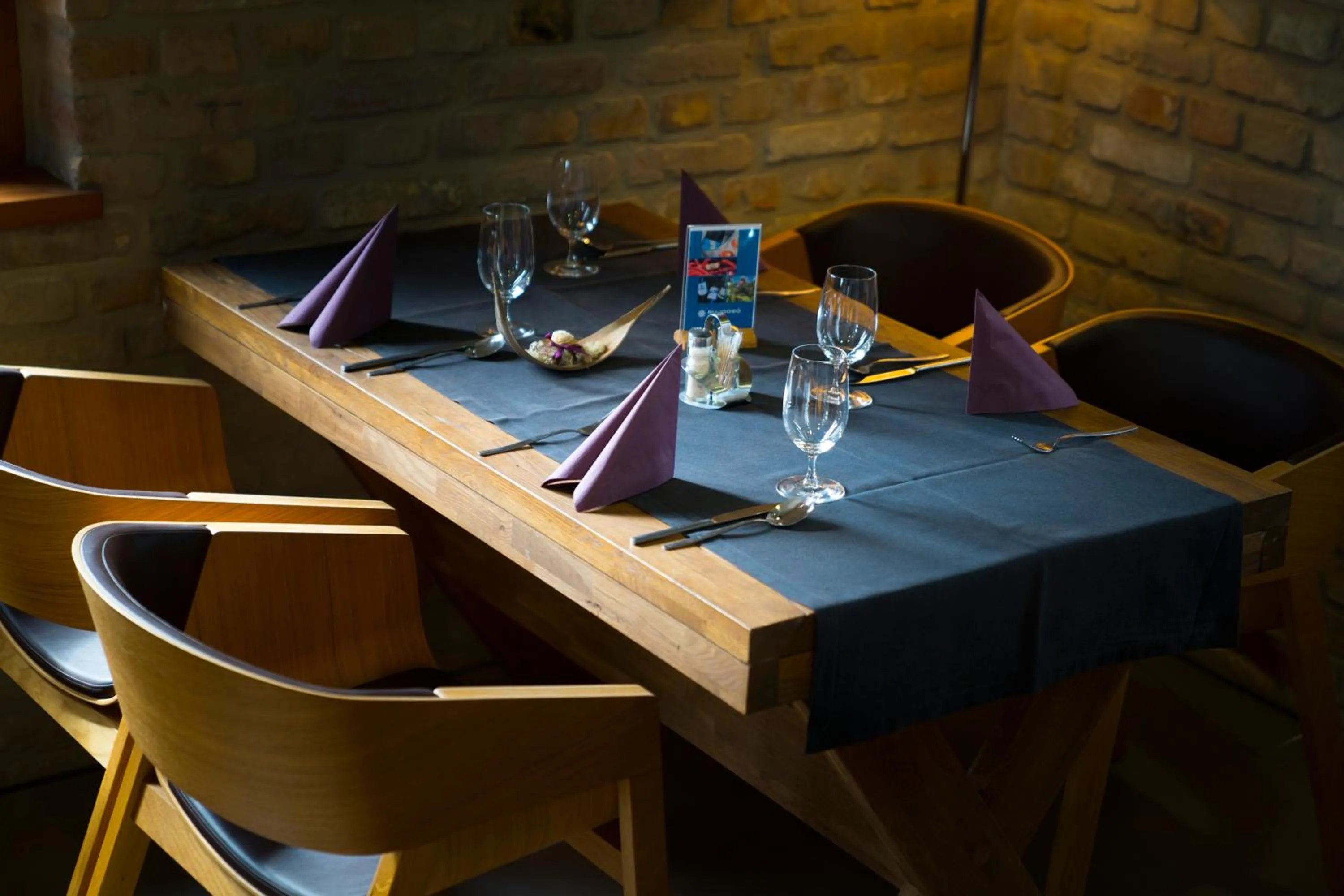 Restaurant/places to eat in Fenyves Yacht Club Superior