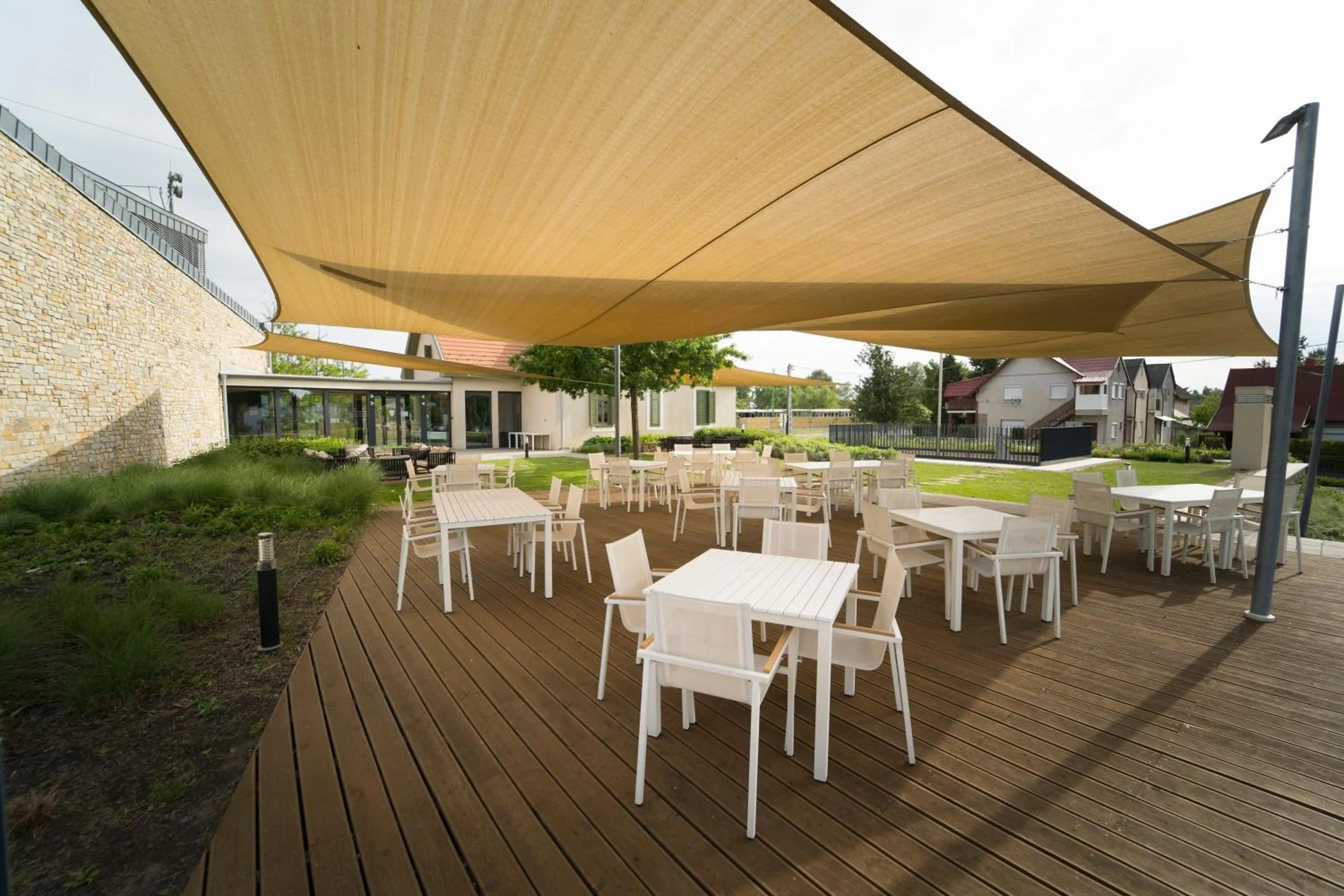 Restaurant/places to eat in Fenyves Yacht Club Superior