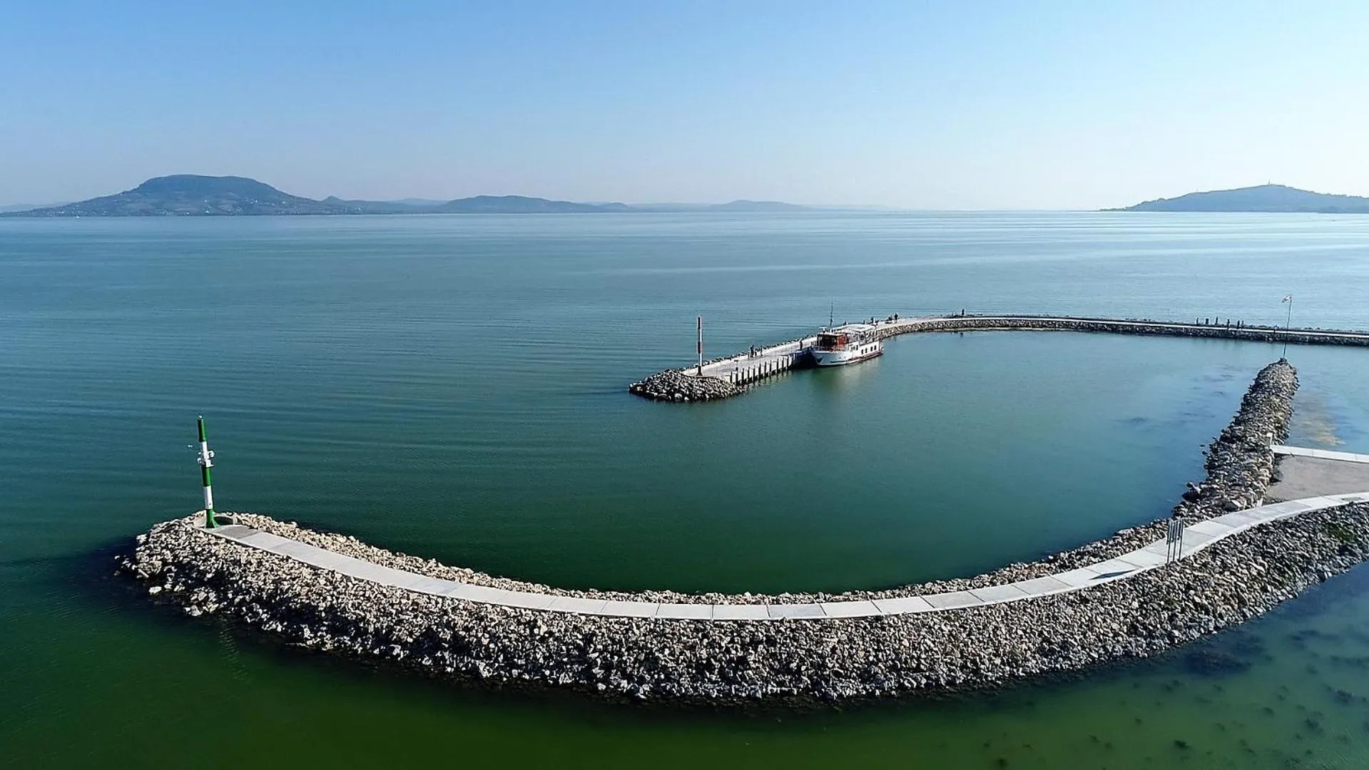 Fenyves Yacht Club Superior