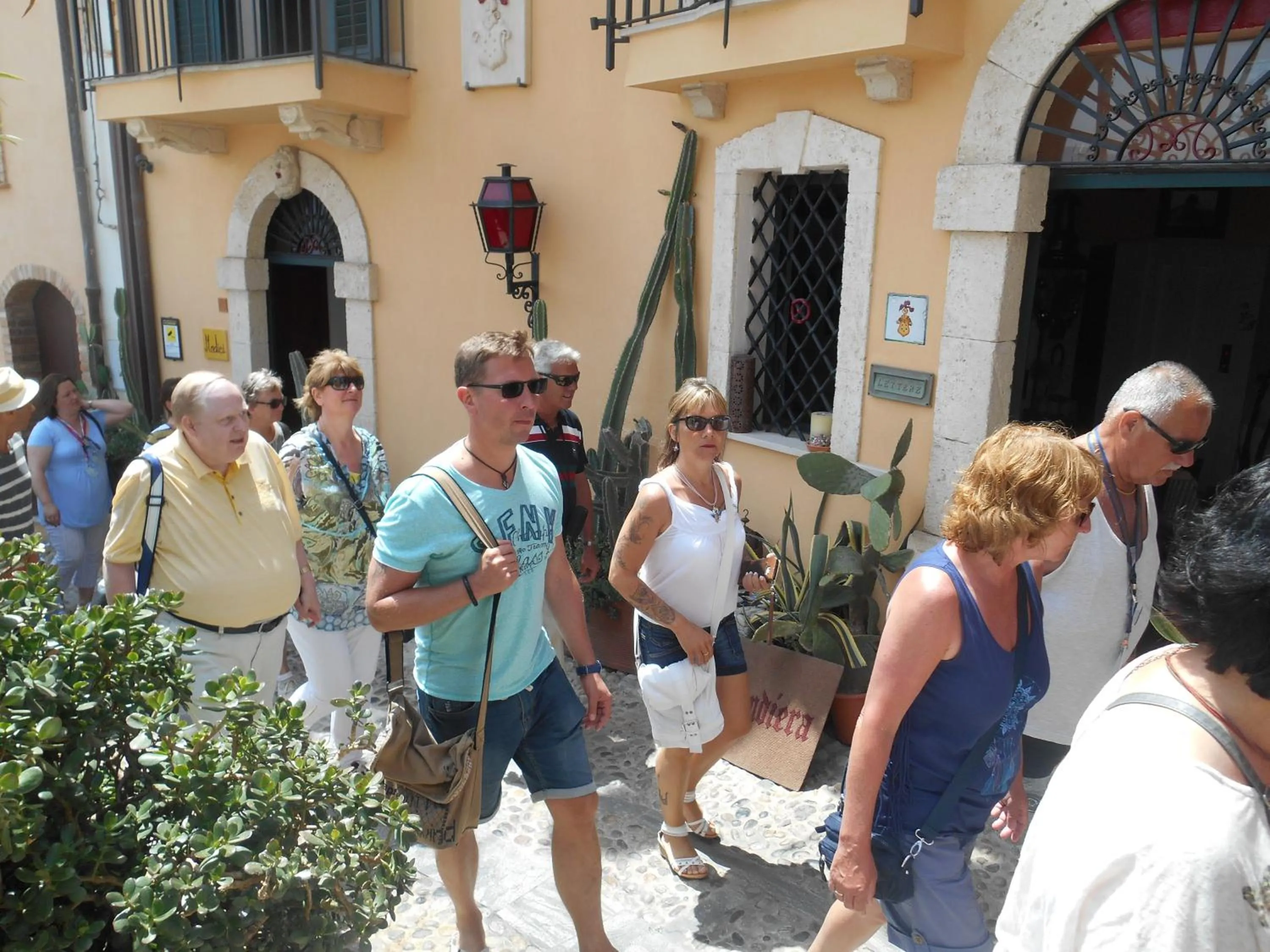 People in La Locandiera affittacamere