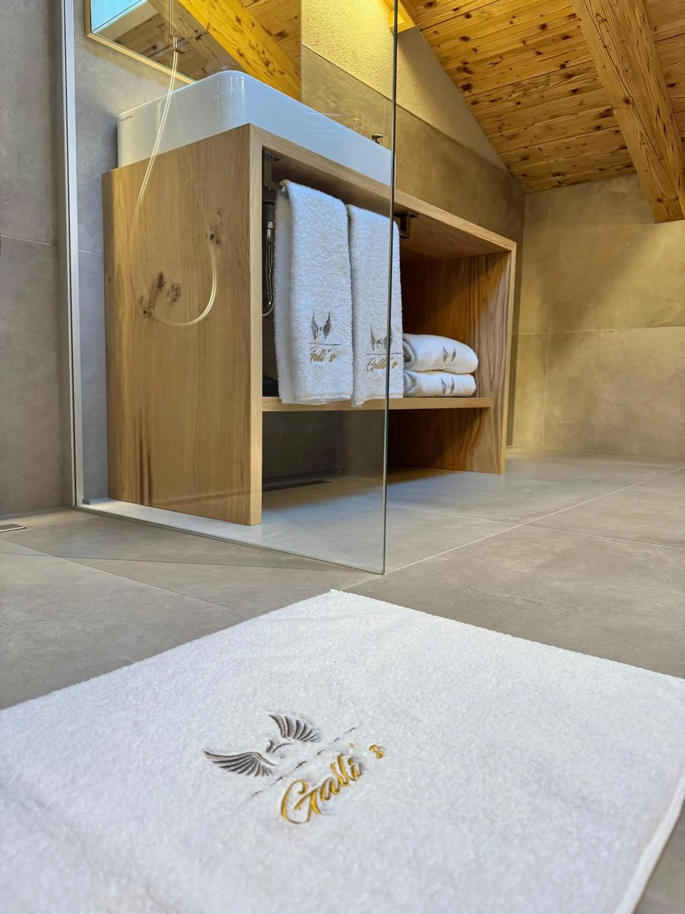 towels, Bed in Hotel Galli's - Centro