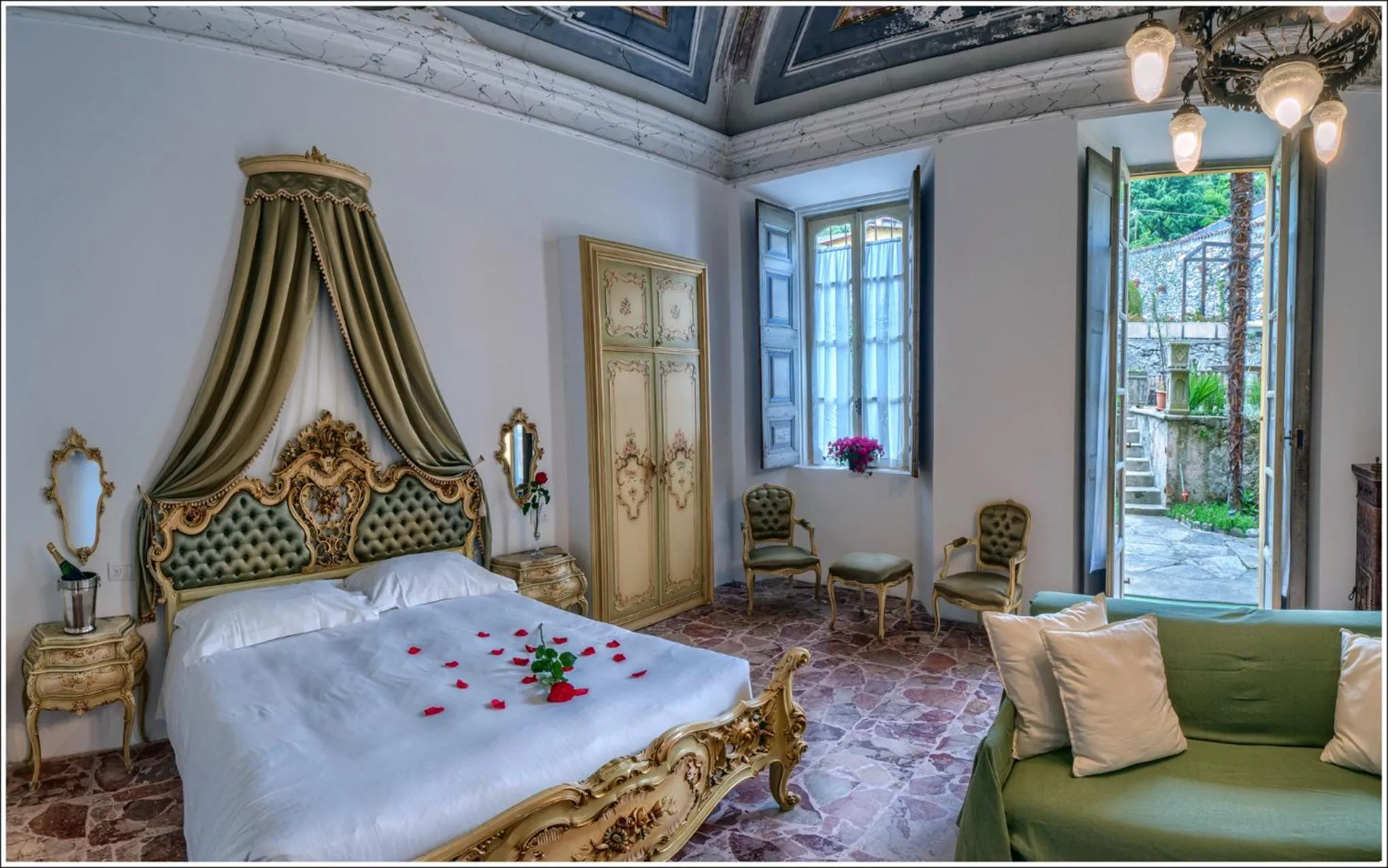 Bed in VILLA VINICIA, pool, jacuzzi, airco