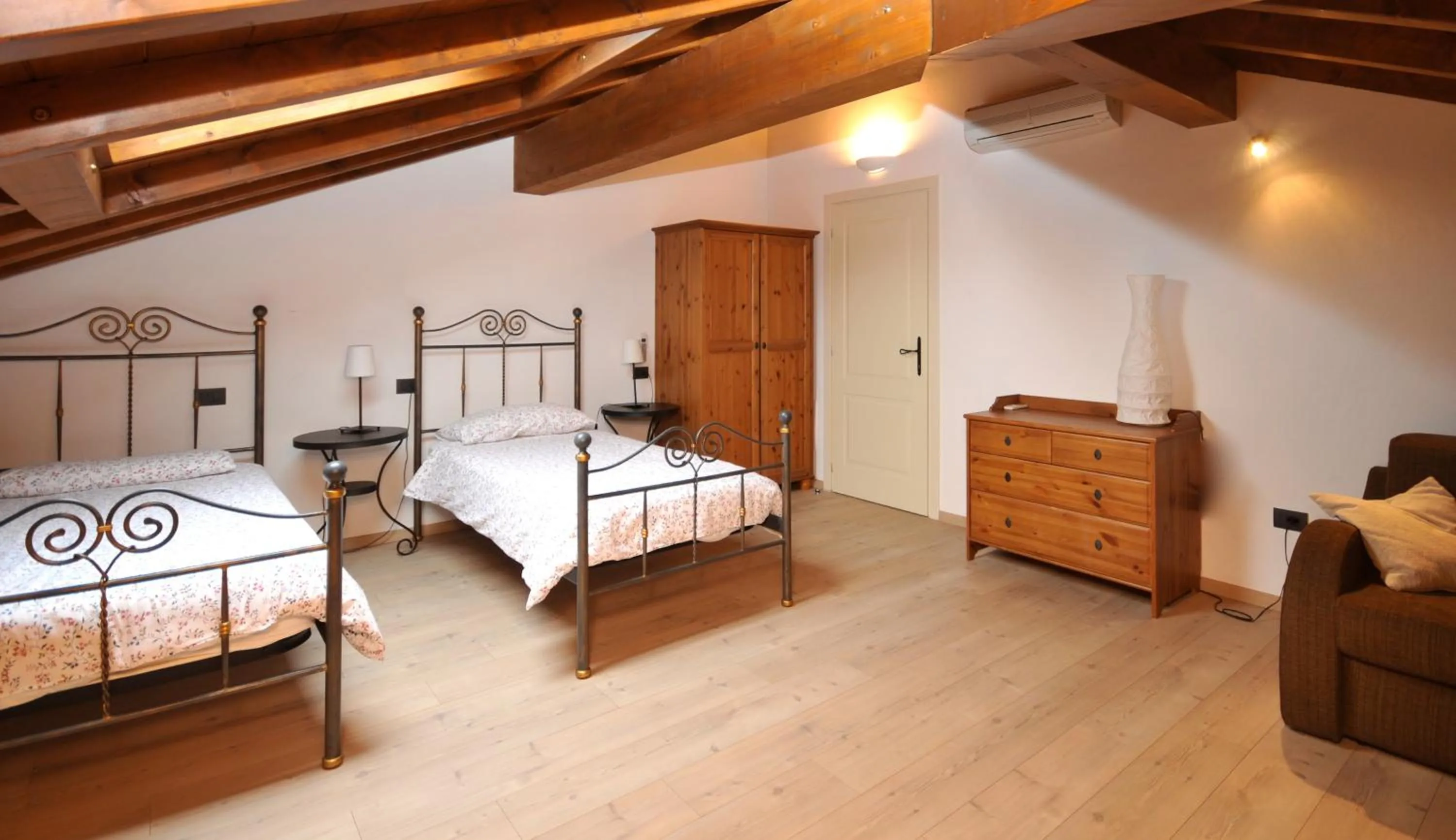 Bedroom, Bed in VILLA VINICIA, pool, jacuzzi, airco