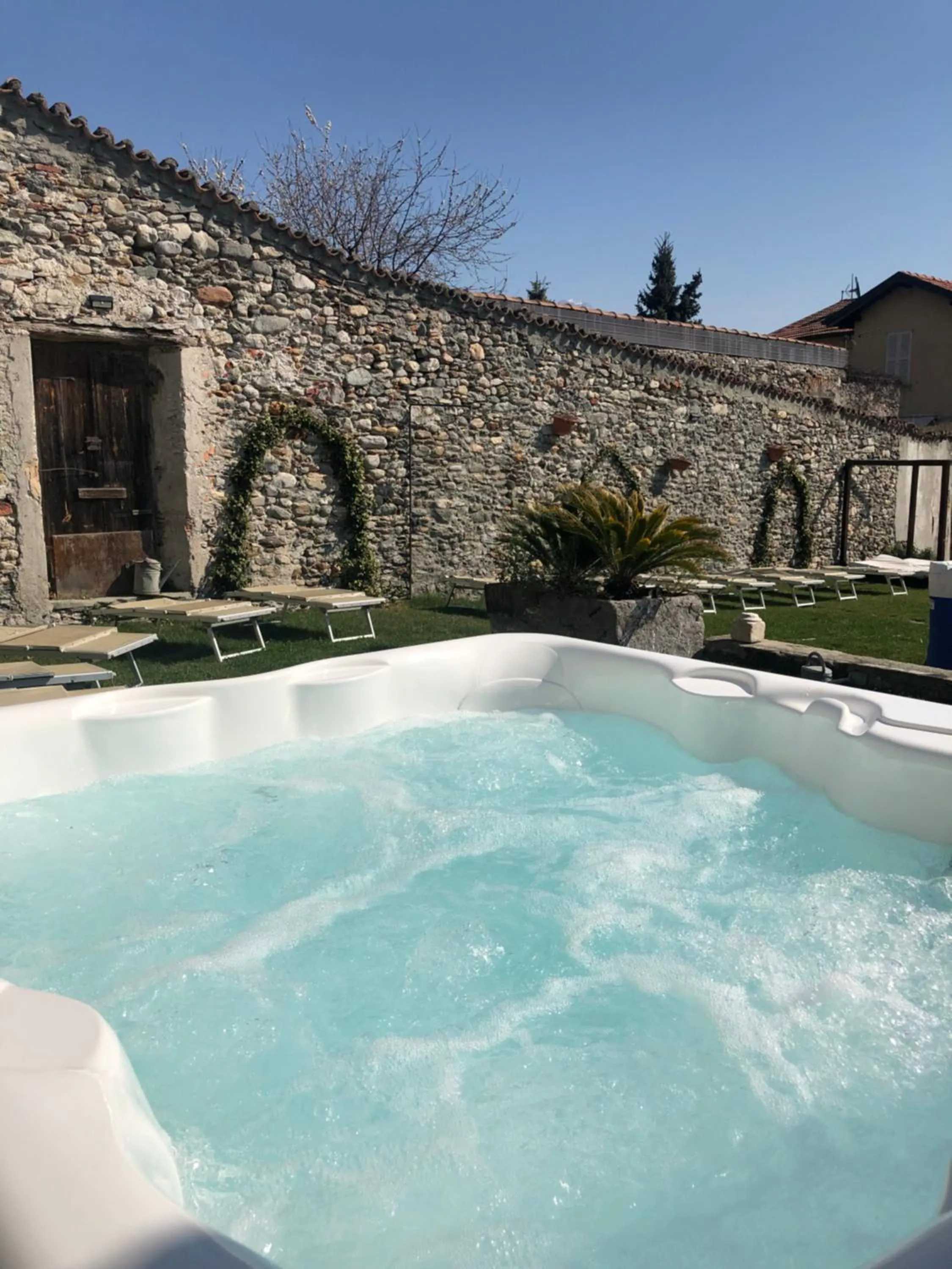 Hot Tub in VILLA VINICIA, pool, jacuzzi, airco