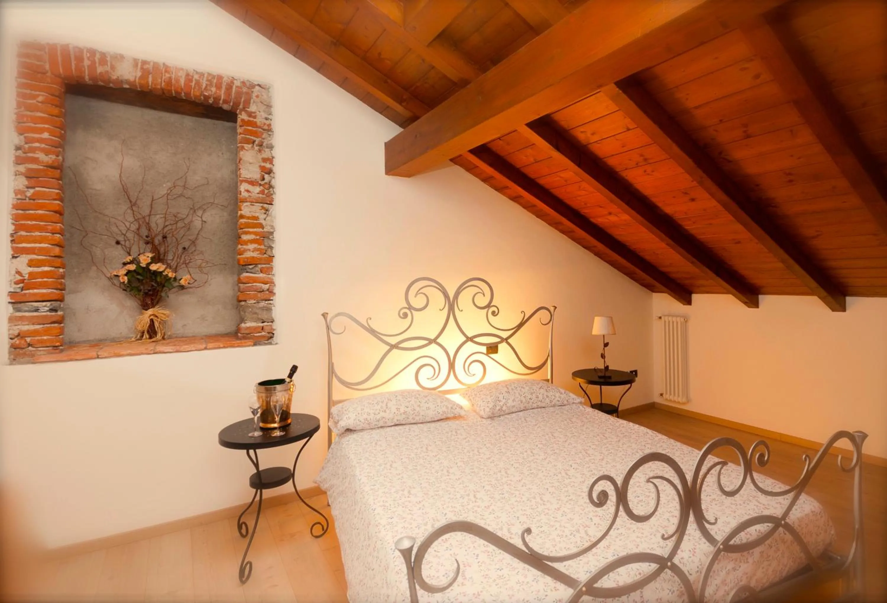 Bedroom in VILLA VINICIA, pool, jacuzzi, airco
