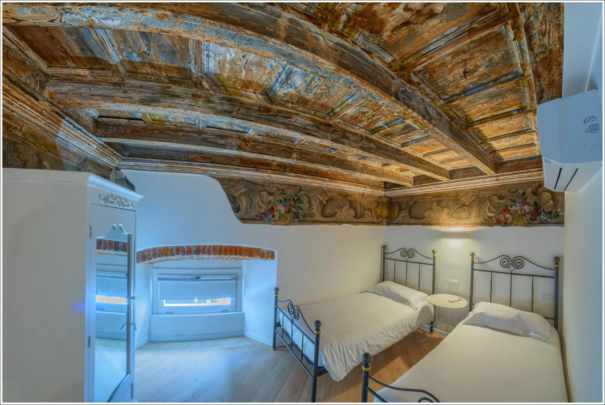 Bed in VILLA VINICIA, pool, jacuzzi, airco