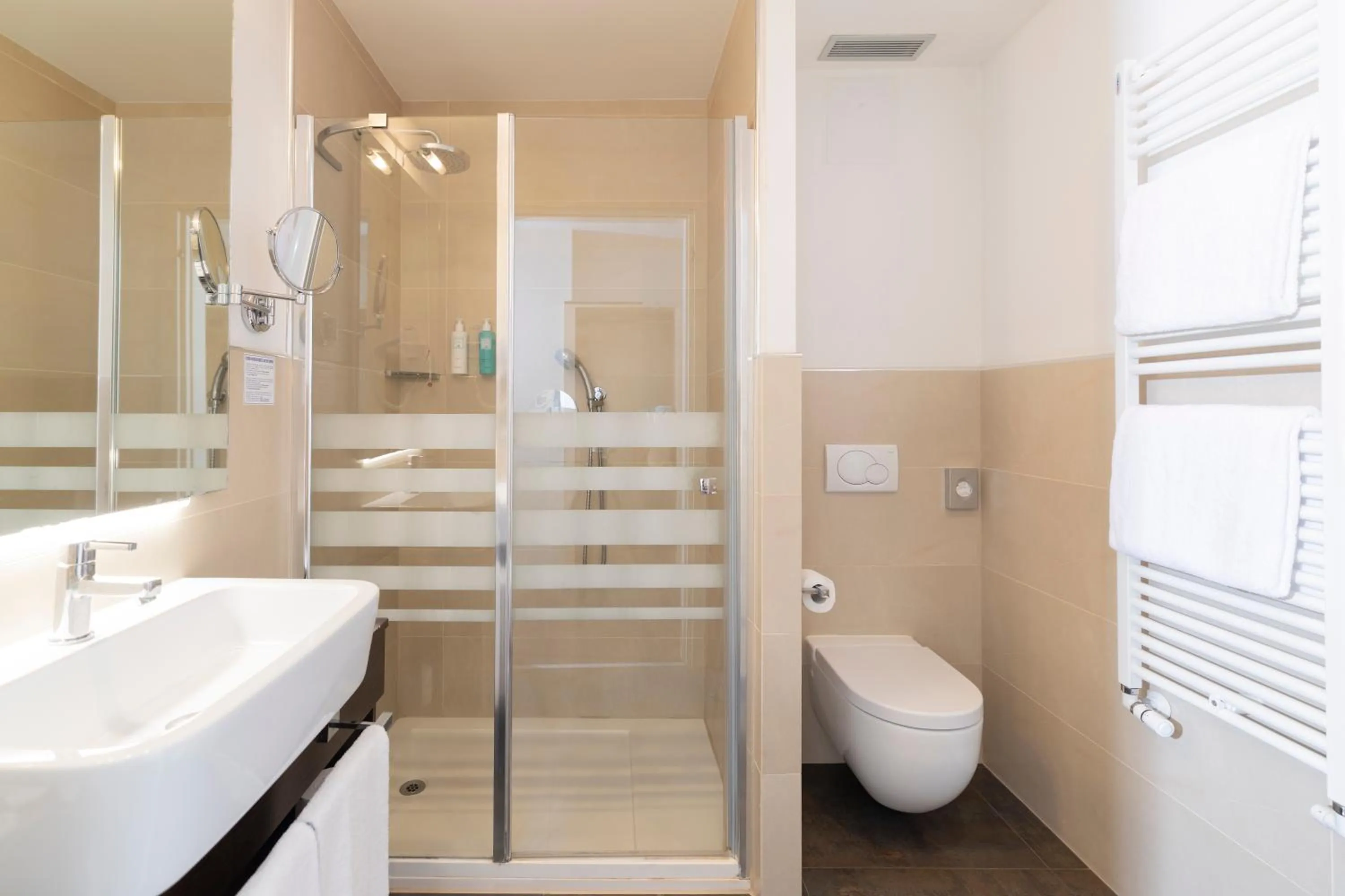 Shower in Laguna Palace Hotel Grado