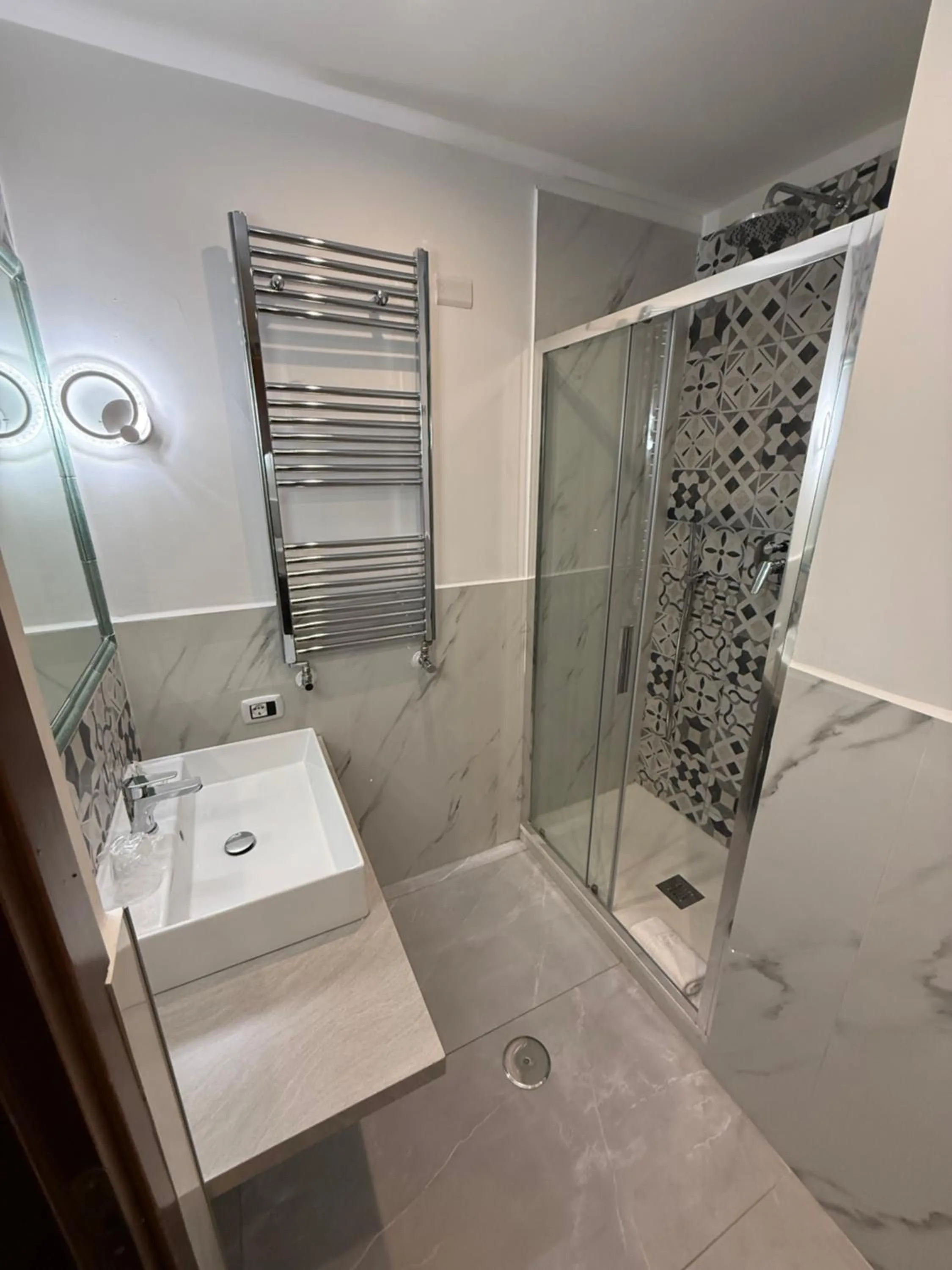 Shower in Hotel Nardizzi Americana