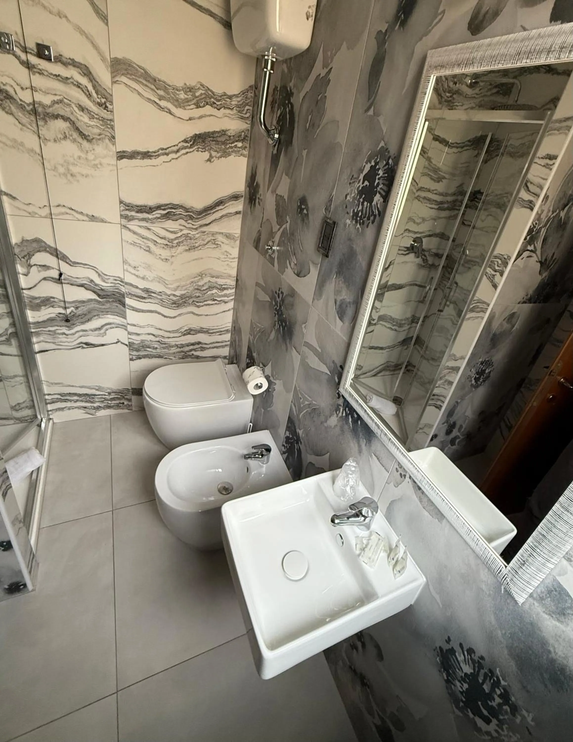 Shower in Hotel Nardizzi Americana