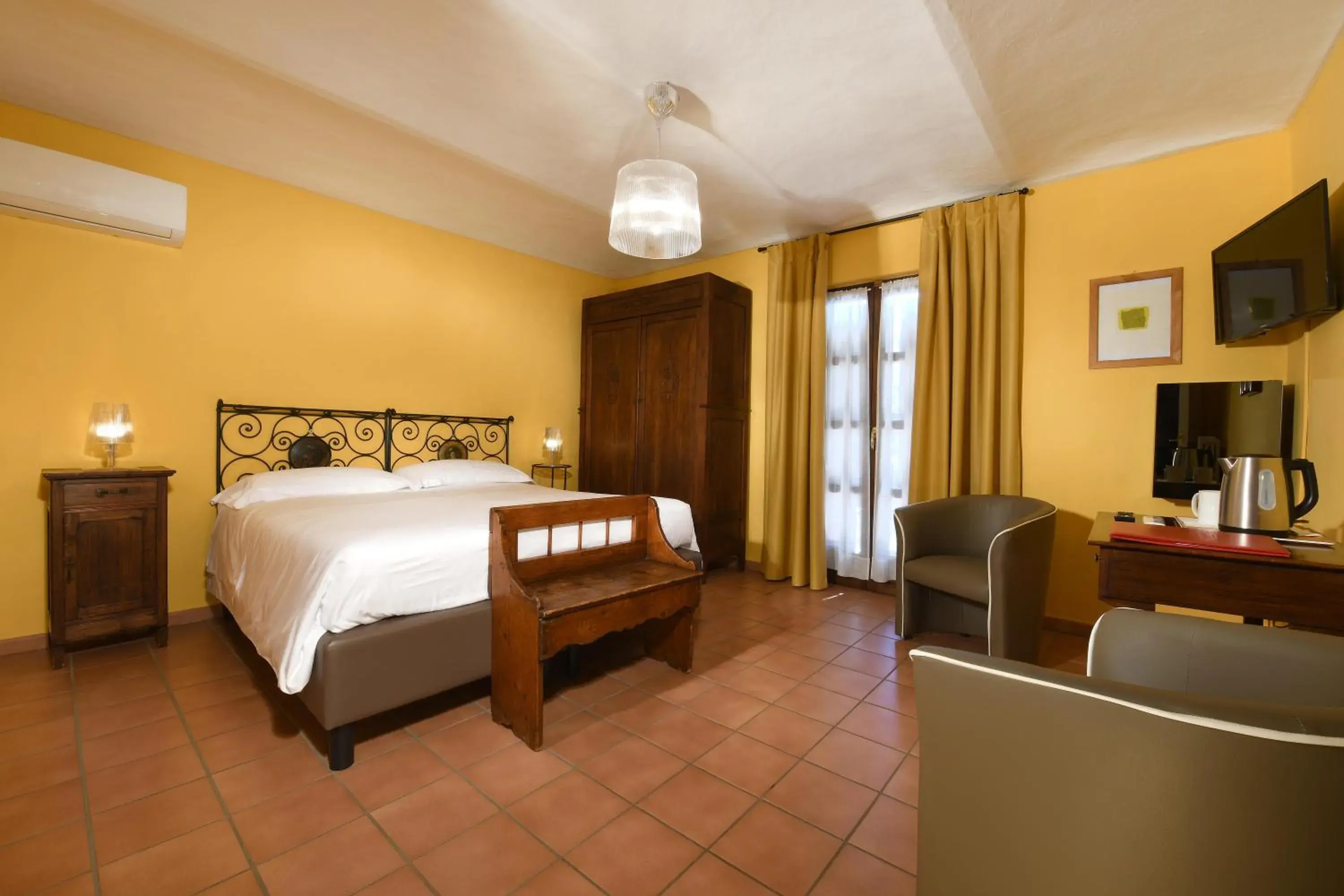 Double or Twin Room in Amalia Cascina in Langa Double or Twin Room in Amalia Cascina in Langa