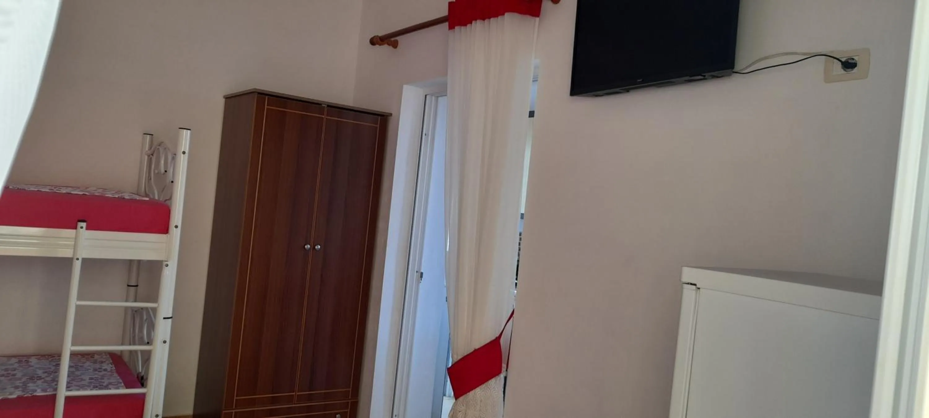 wardrobe in Vila Florand Sela