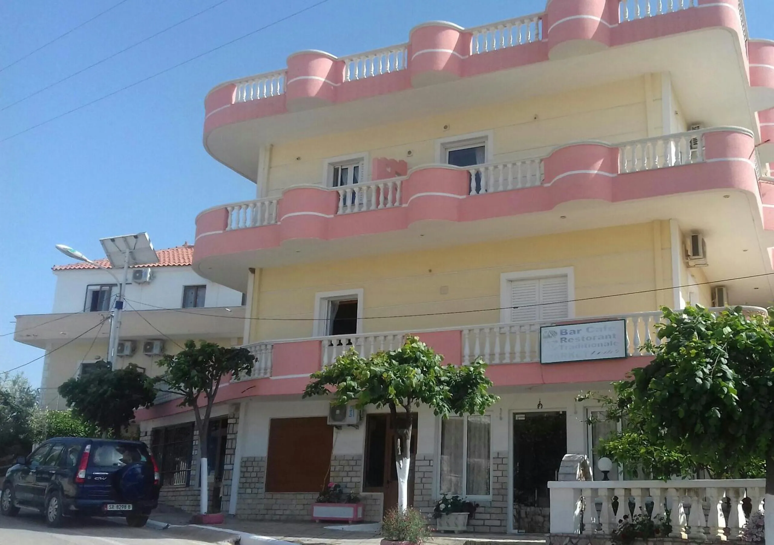 Property building in Vila Florand Sela