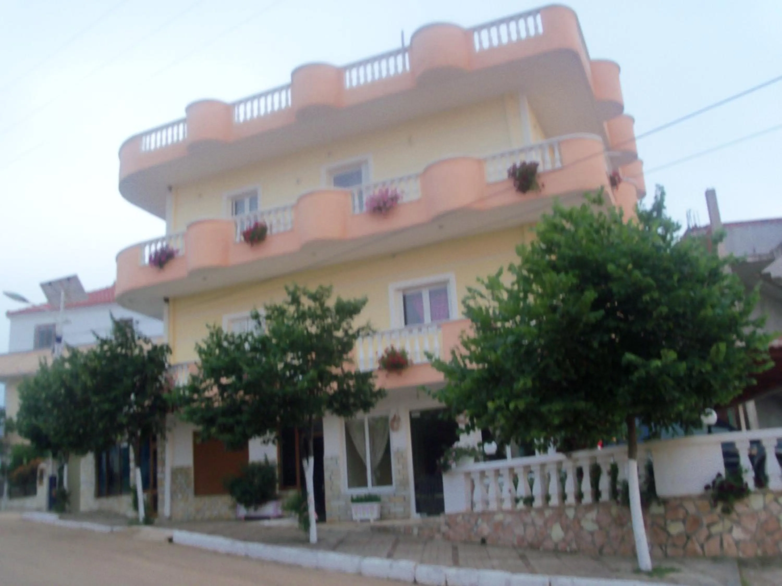 Property building in Vila Florand Sela