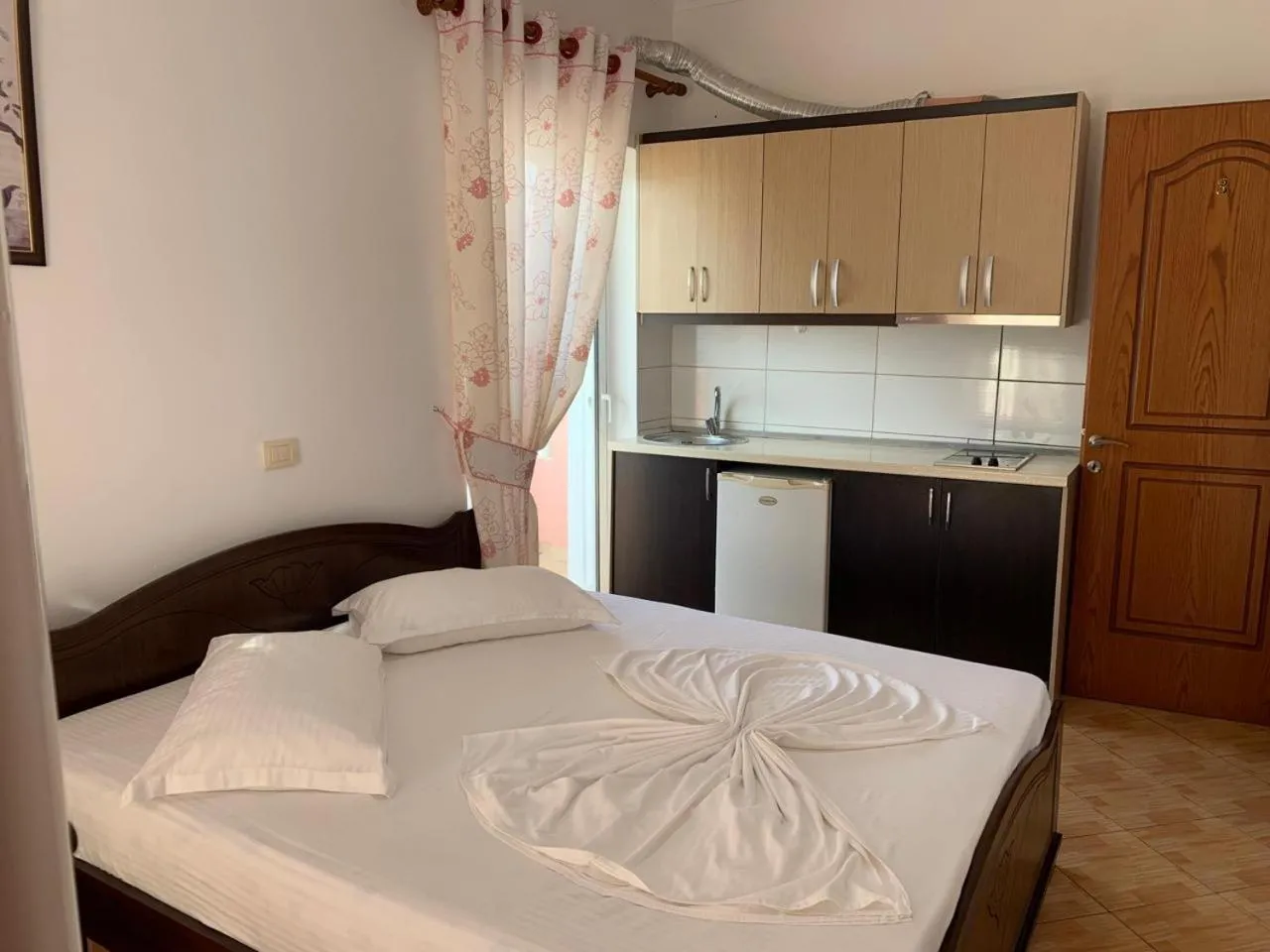 Property building, Bed in Vila Florand Sela
