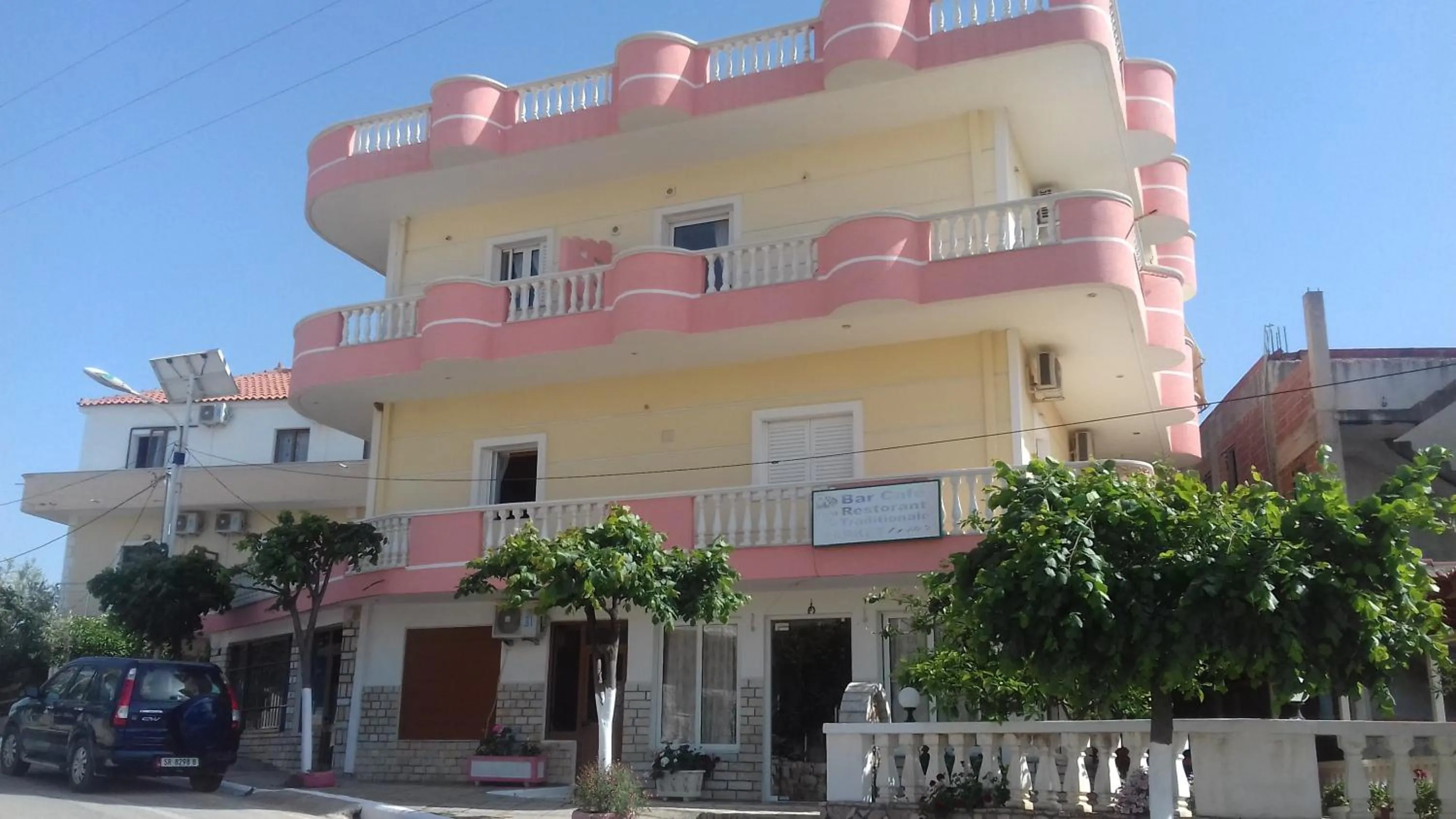 Property building in Vila Florand Sela