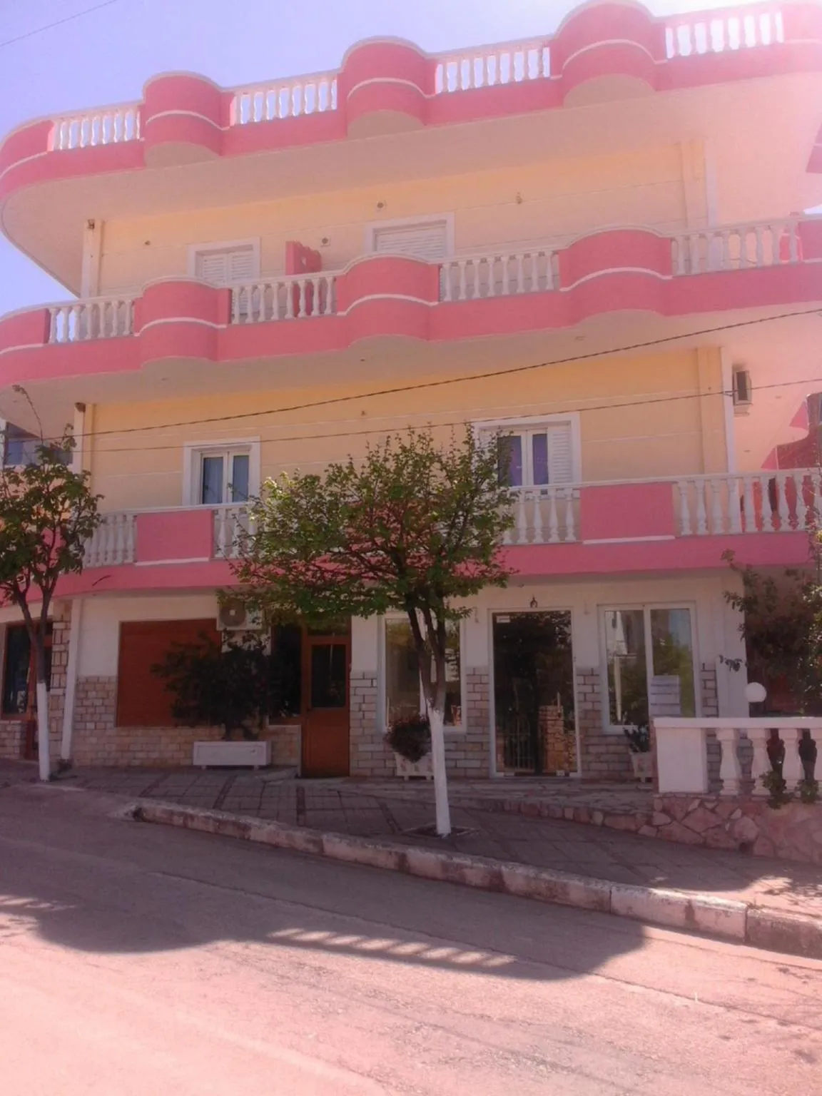 On-site shops in Vila Florand Sela