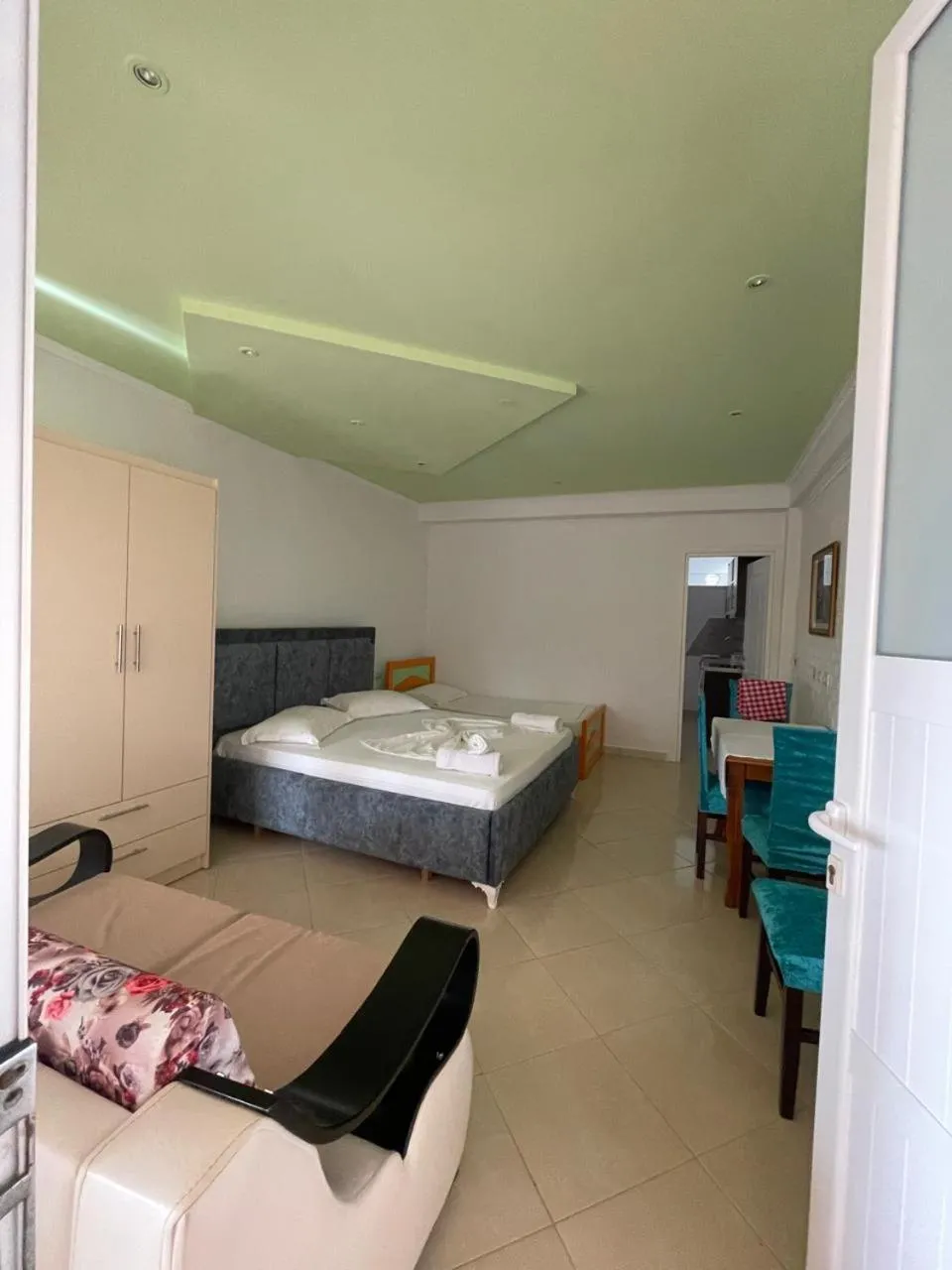 Seating area, Bed in Vila Florand Sela