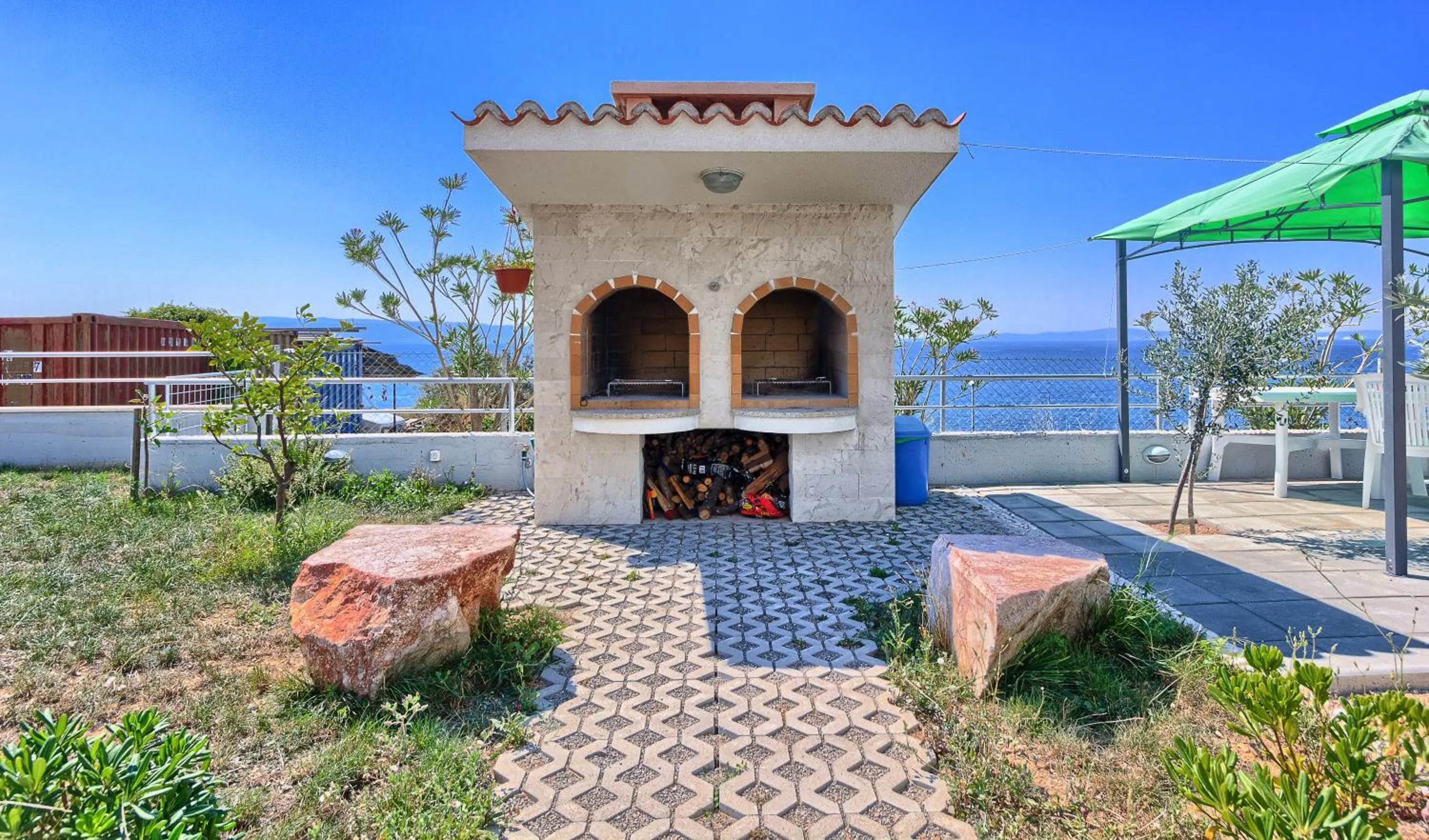 BBQ facilities in Seaside Apartments, Znjan Beach