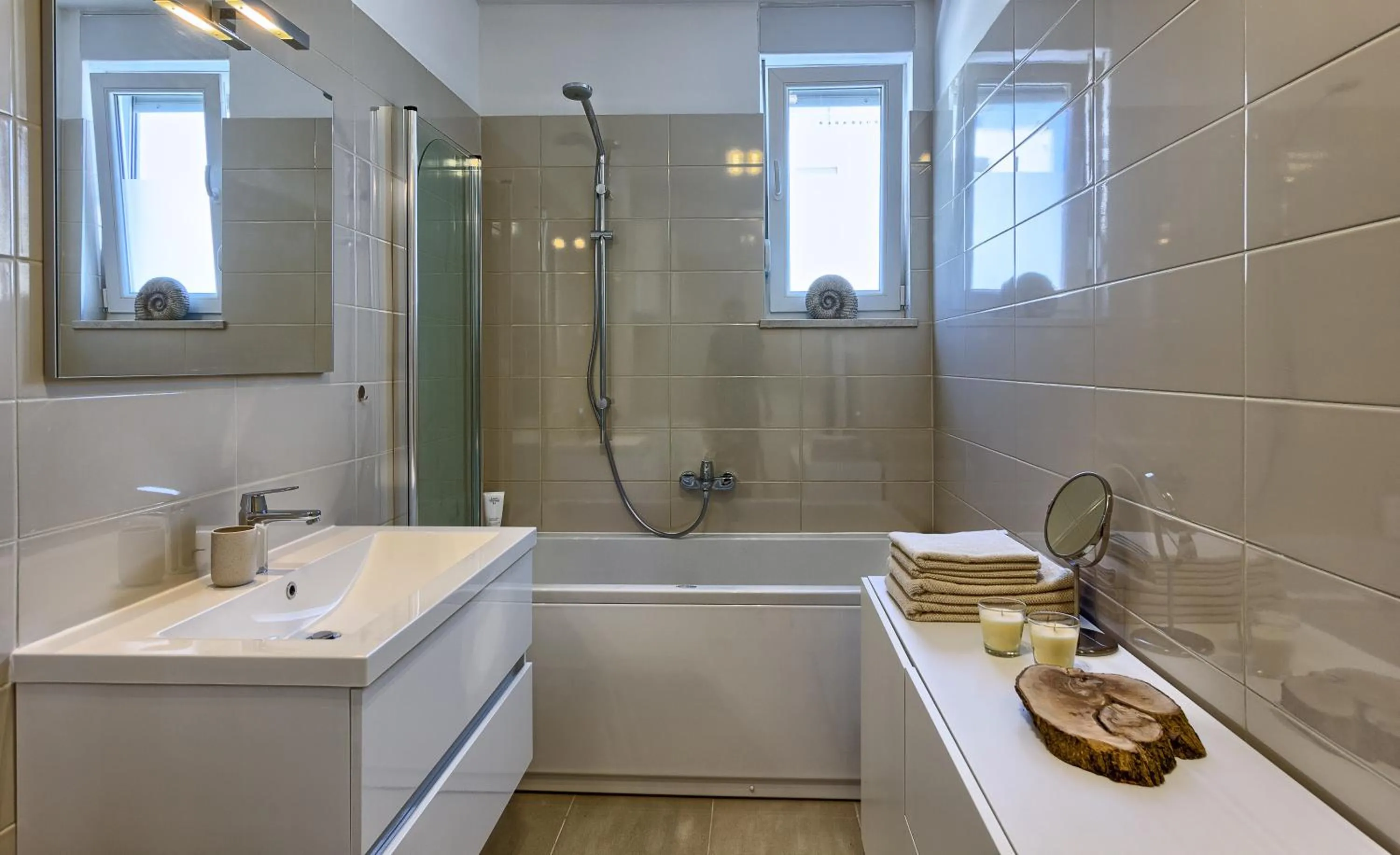 Toilet in Seaside Apartments, Znjan Beach