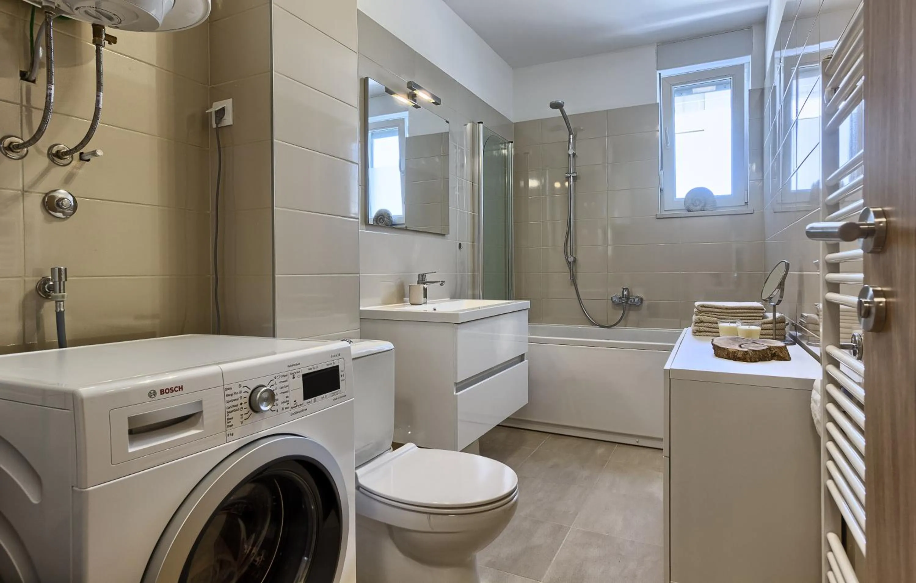 Toilet in Seaside Apartments, Znjan Beach