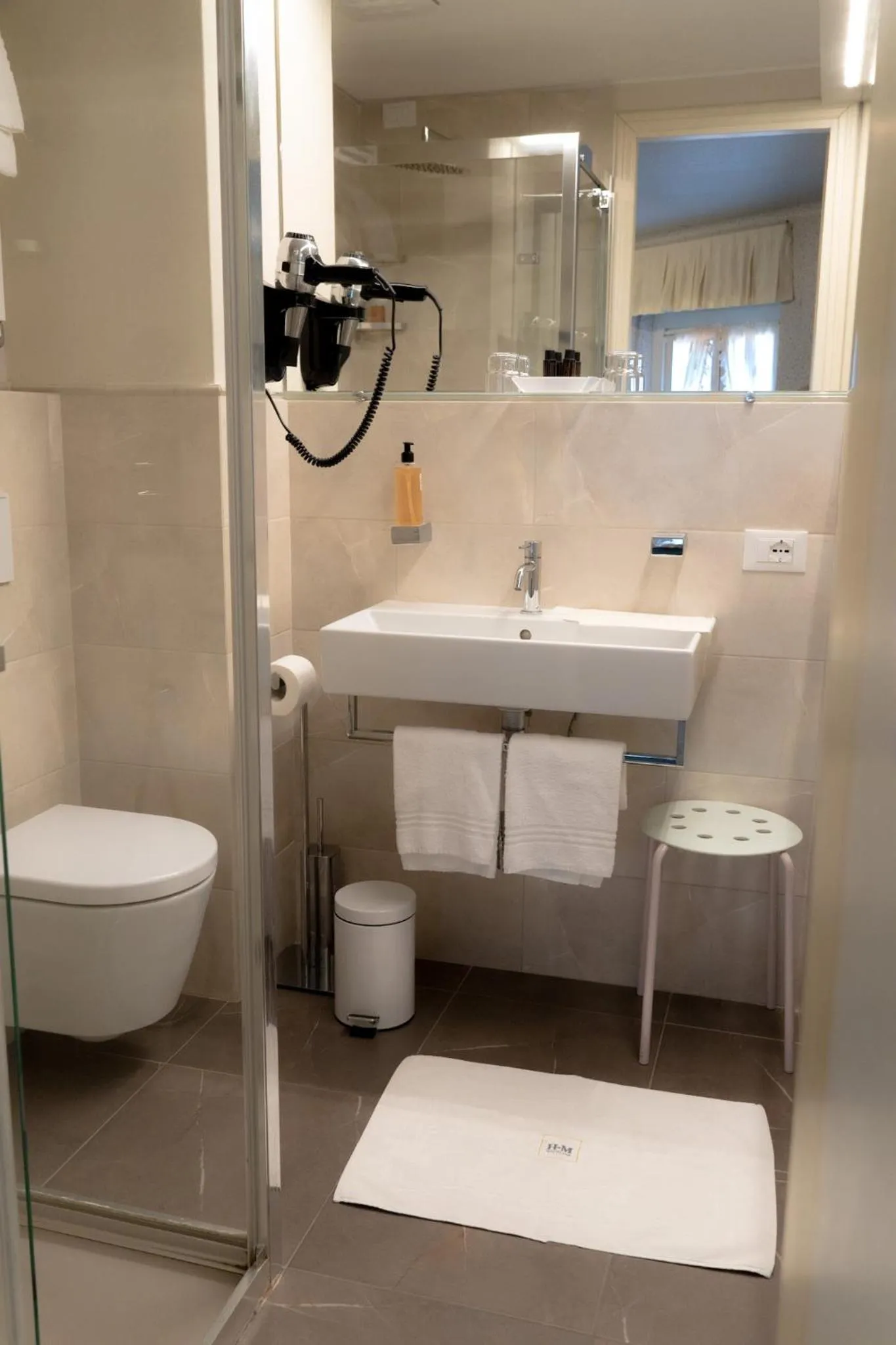 Bathroom in Hotel Miralago