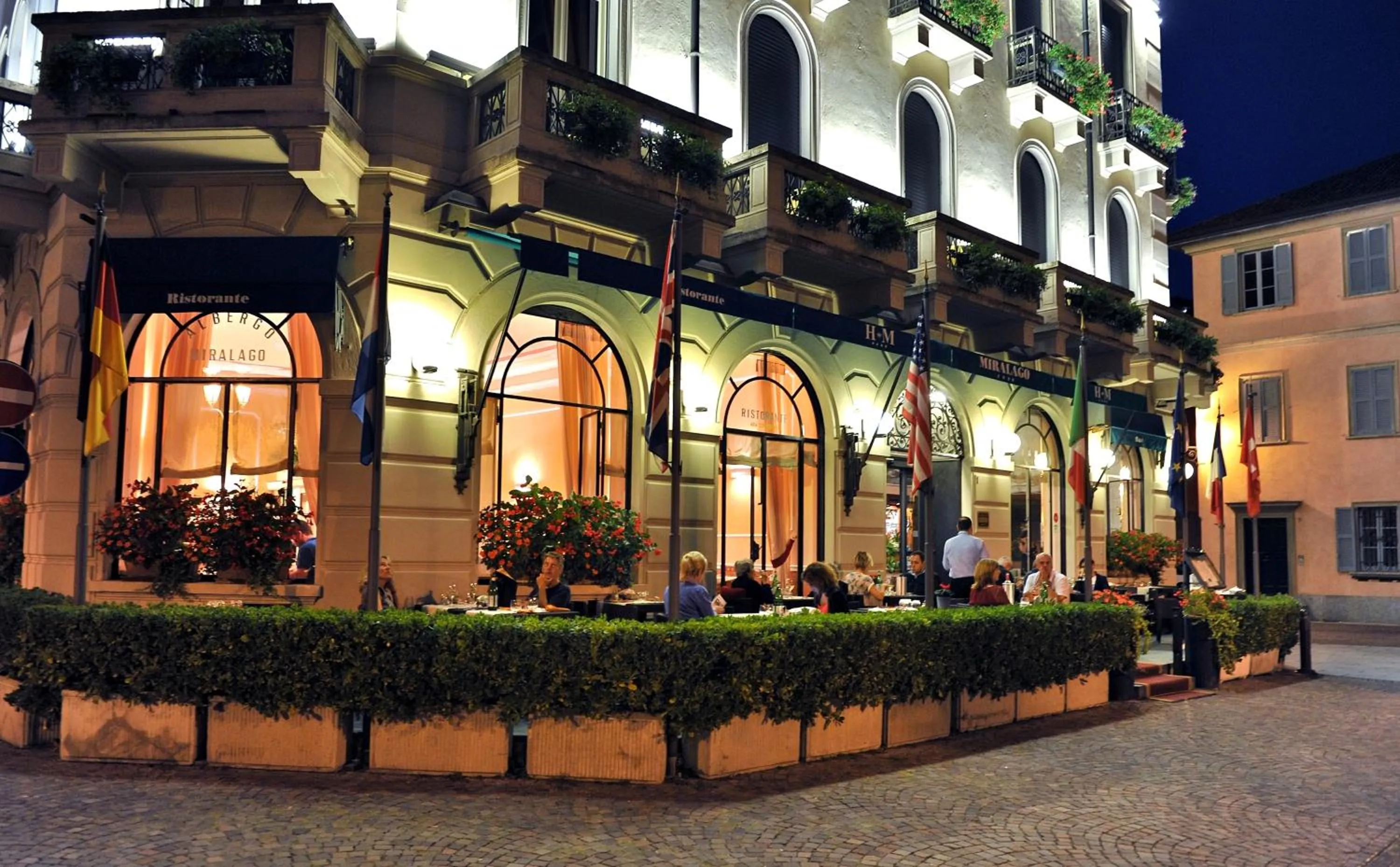 Restaurant/places to eat in Hotel Miralago