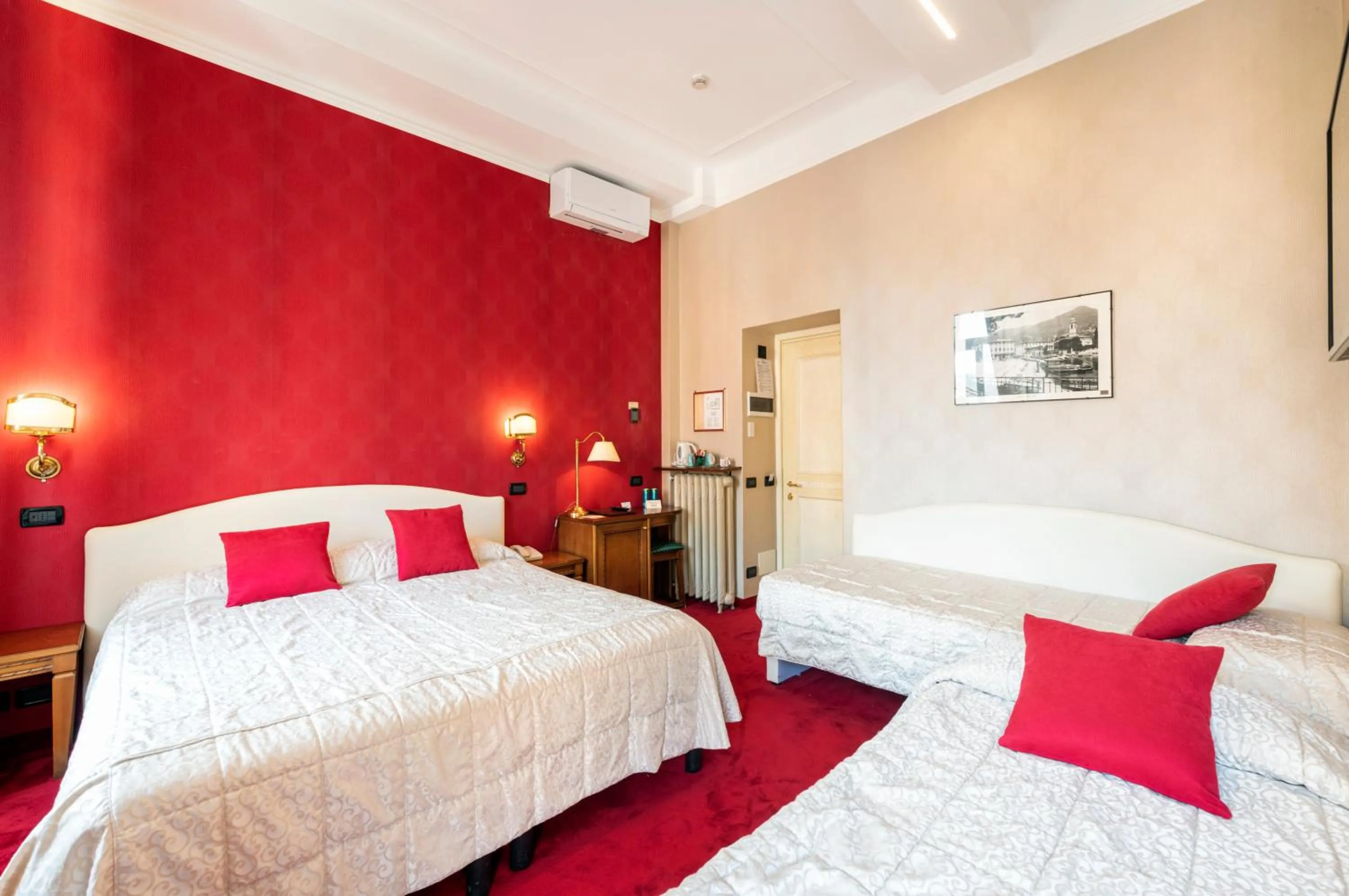 Bedroom in Hotel Miralago