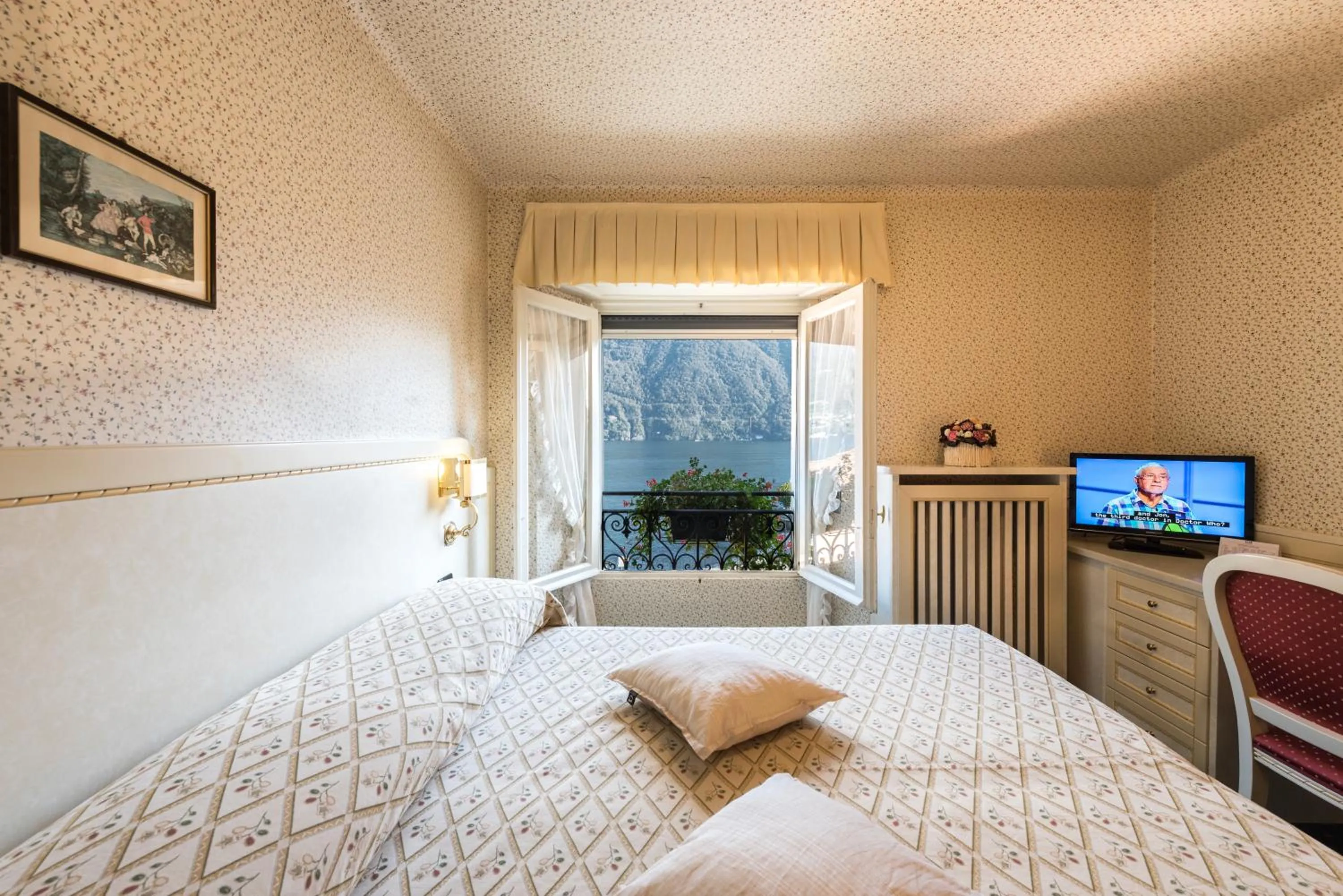 Photo of the whole room in Hotel Miralago