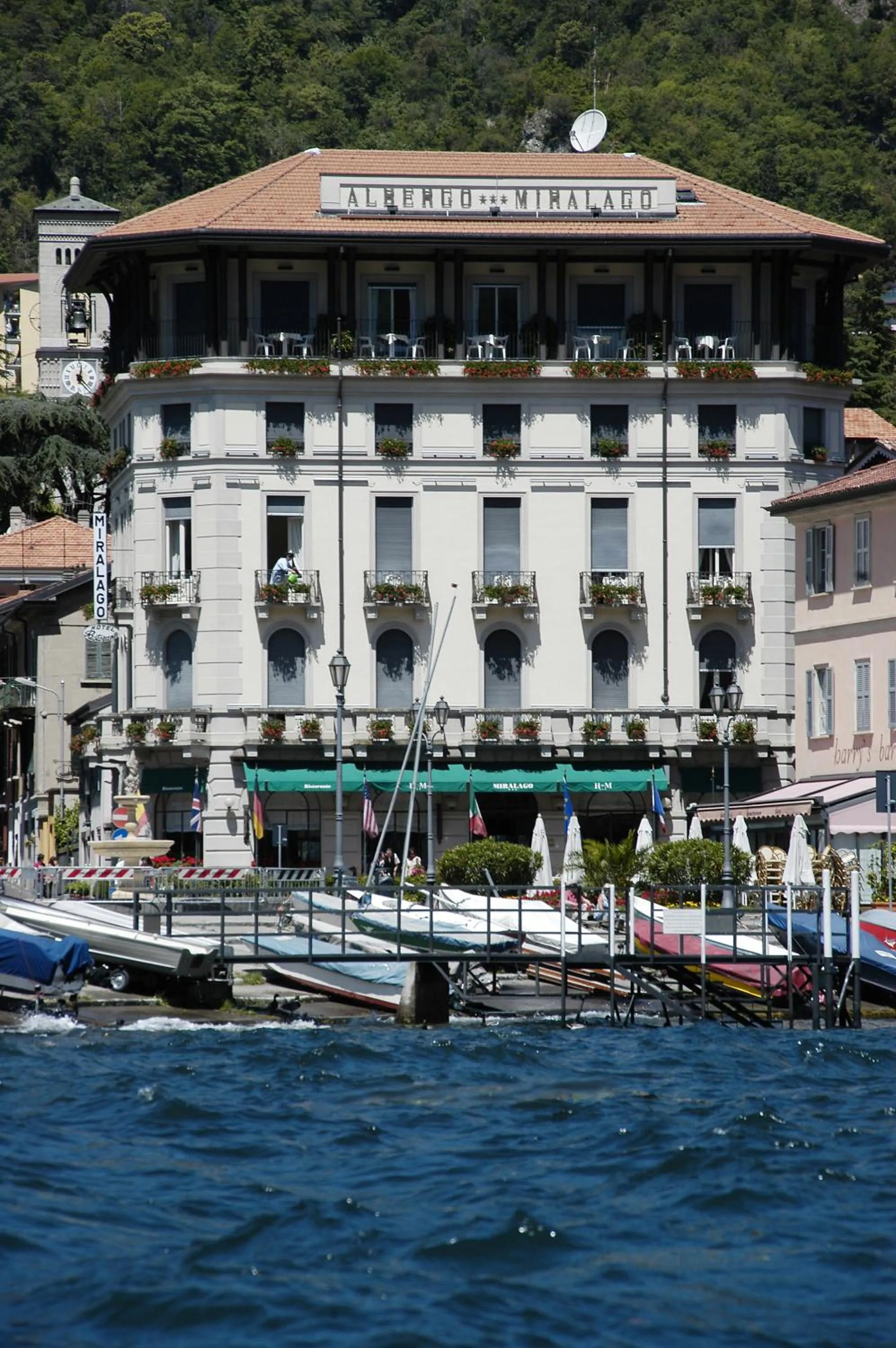 Facade/entrance in Hotel Miralago