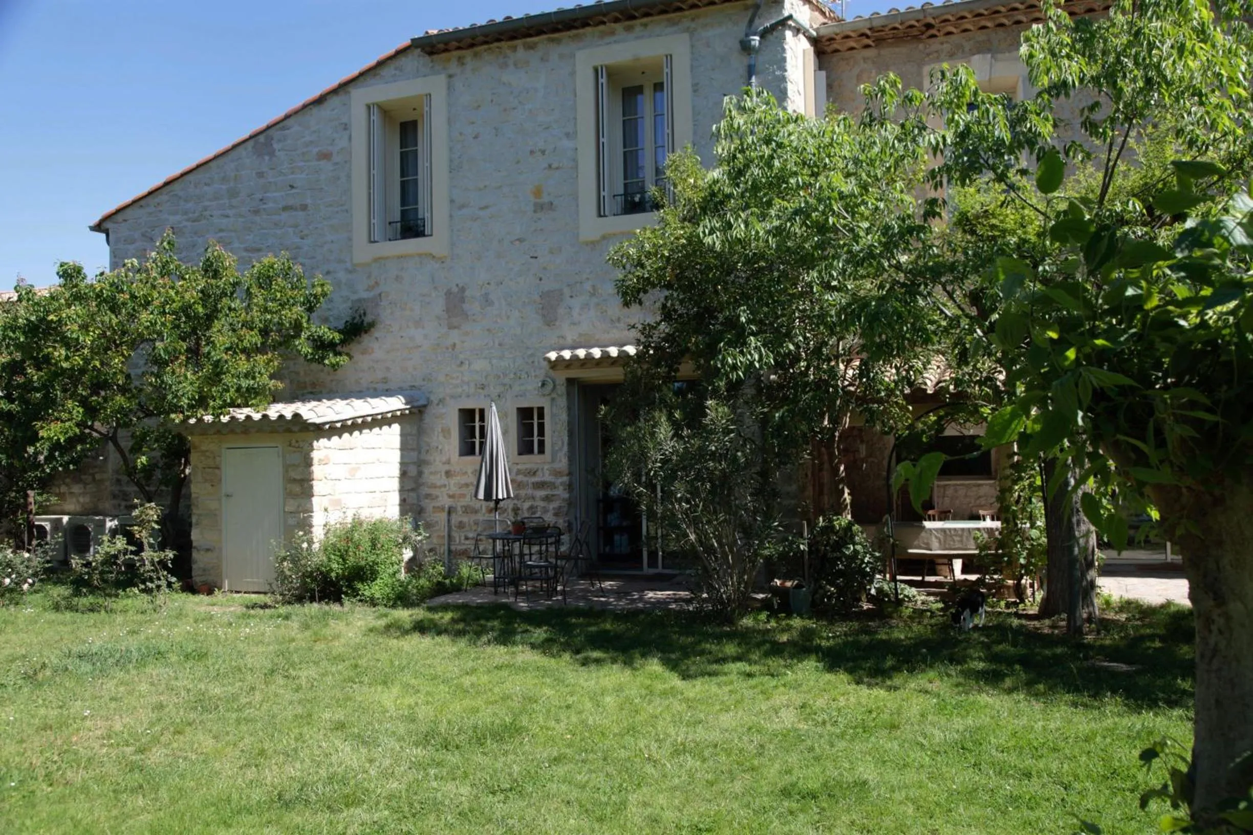 Property building in Le Clos du Théron, chambre d'hôte