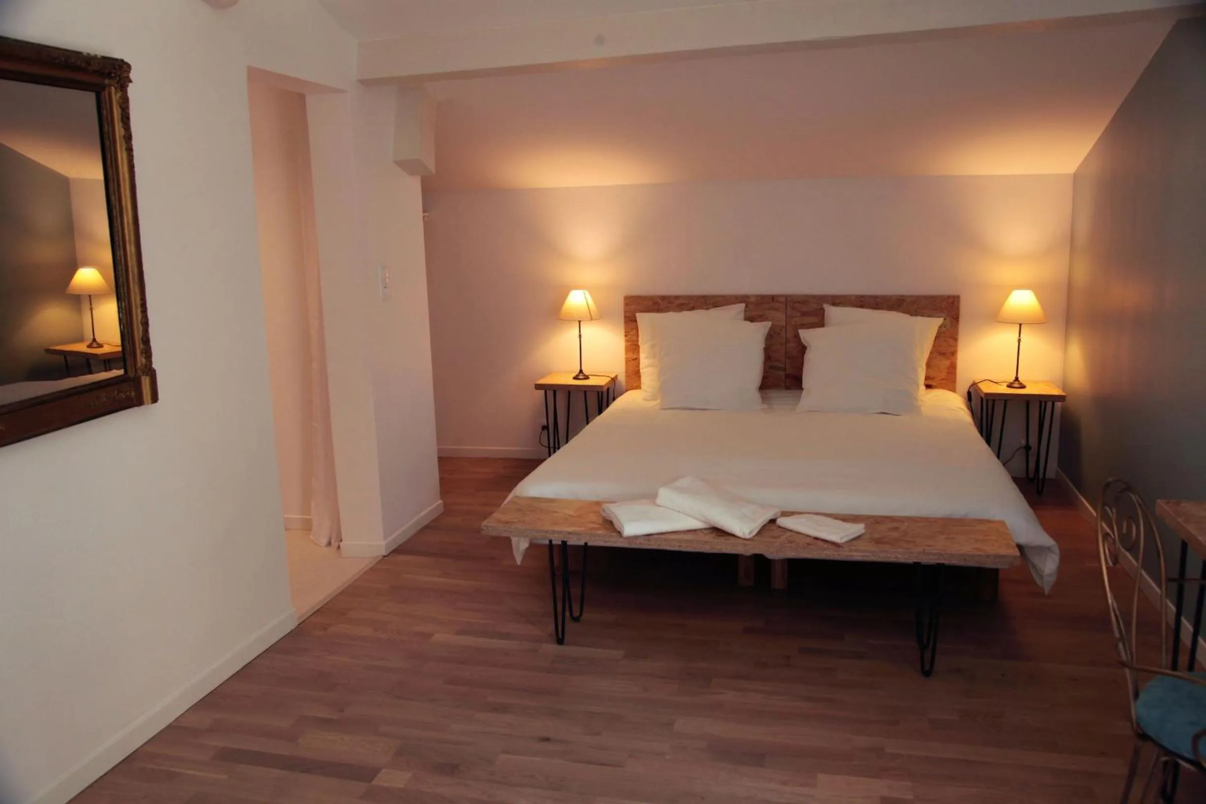 Bed in Le Clos du Théron, chambre d'hôte