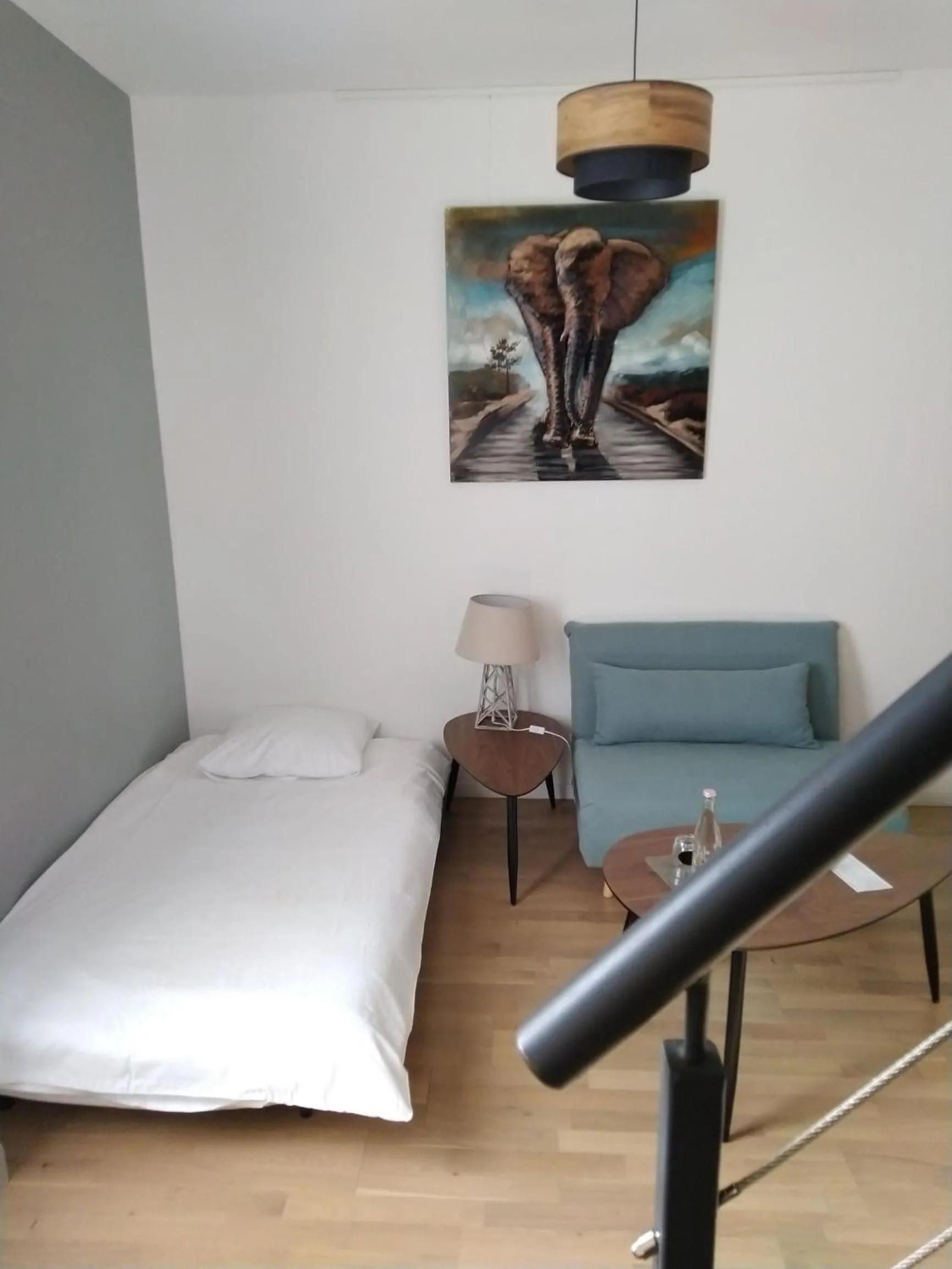 Living room, Bed in Le Clos du Théron, chambre d'hôte