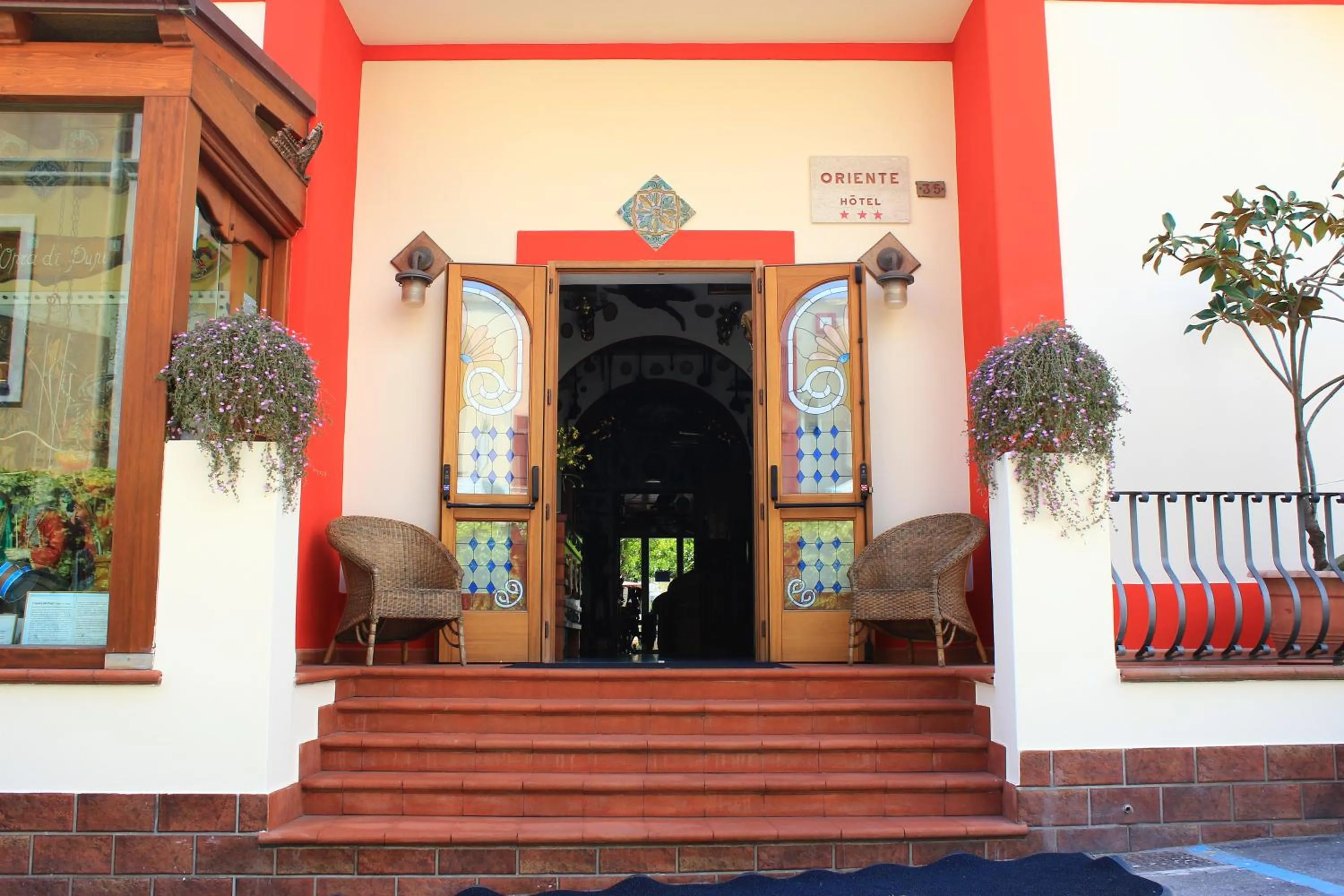 Facade/entrance in Hotel Oriente