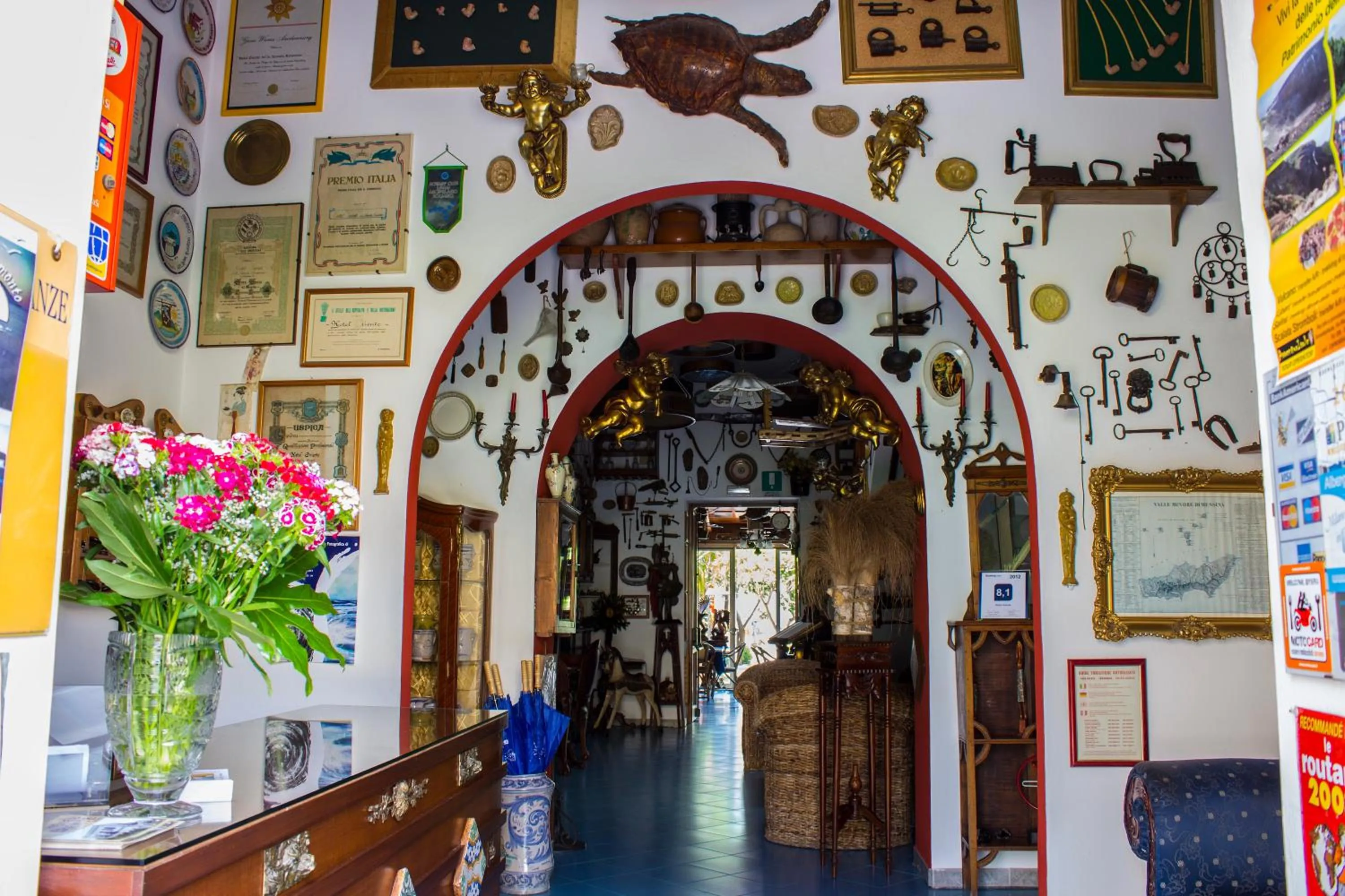 Communal lounge/ TV room in Hotel Oriente